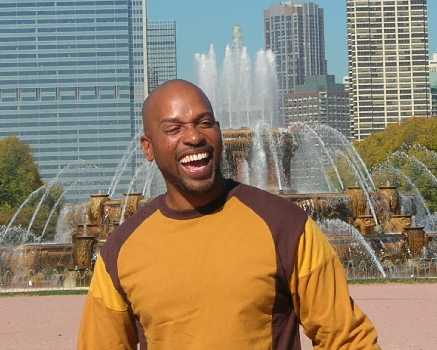 laughing_at_Buckingham_cropped.jpeg