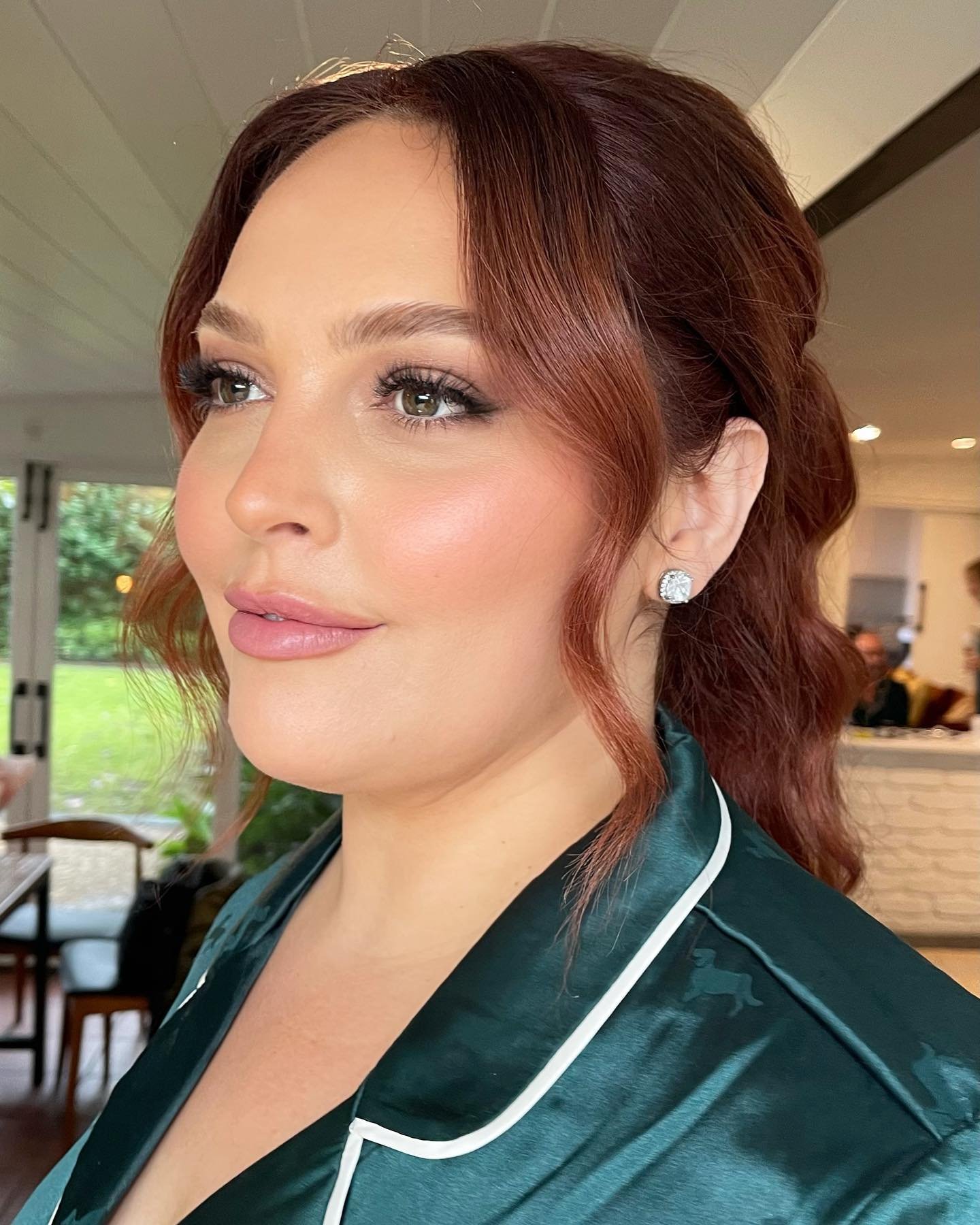 Bridal party glam up ✨✨
.
.
.
Venue @figtreerestaurant 
Planner @byronbayweddings 
Hair @anitabauerhair 
Brows &amp; lashes @klif.lashesandbrows 
.
.
.
#byronbaymakeupartist #byronbaywedding #byronbayweddings #bridalmakeup #weddingmakeup #goldcoastma