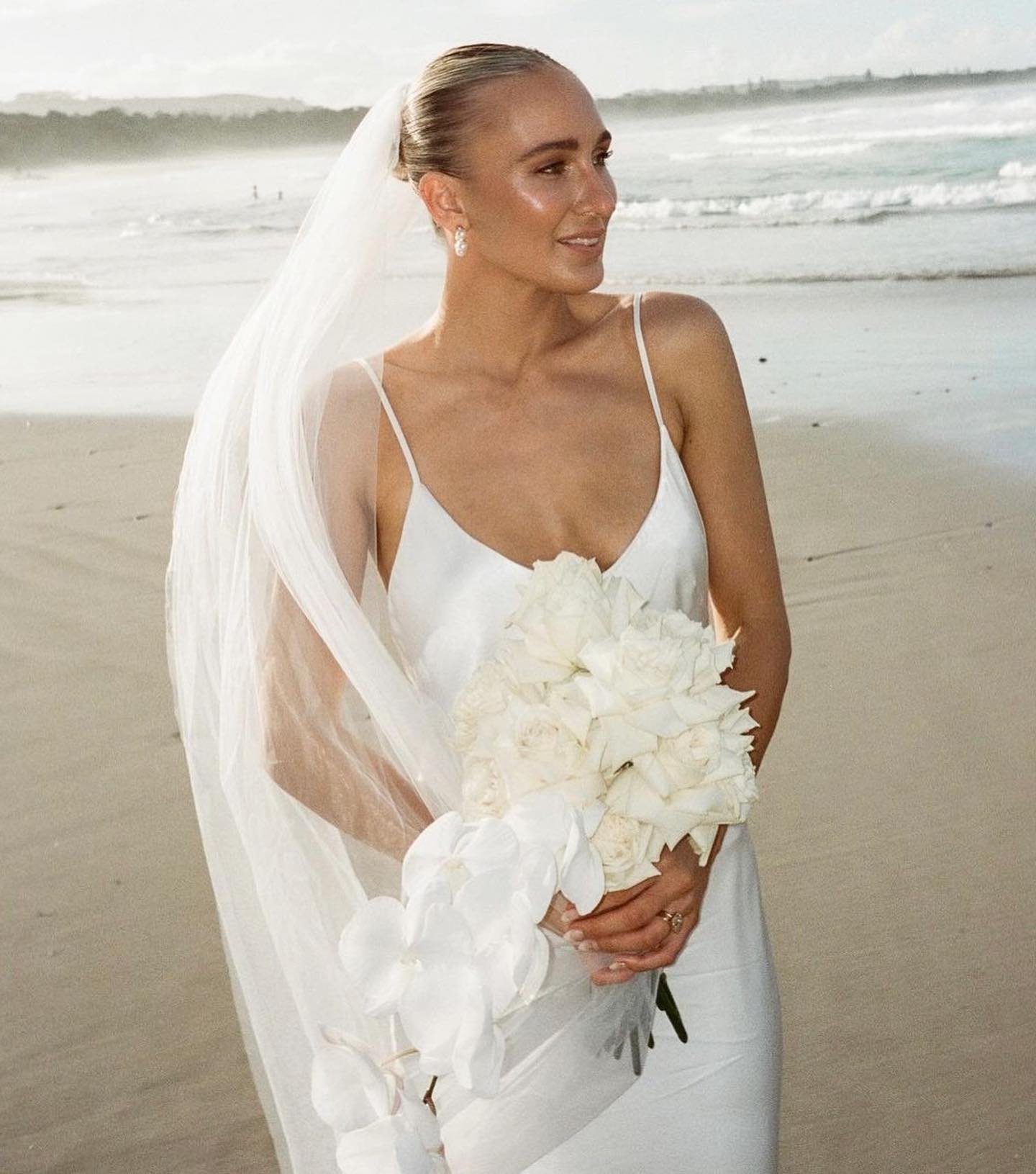 Incredible shots of Shae &amp; Sean&rsquo;s day captured on 35mm by @laurenyoung.weddings featuring my signature glow ✨✨
.
.
.
Real bride @shaexwatson 
Venue @beachbyronbay 
Photographer @laurenyoung.weddings 
.
.
.
#byronbay #byronbaywedding #byronb
