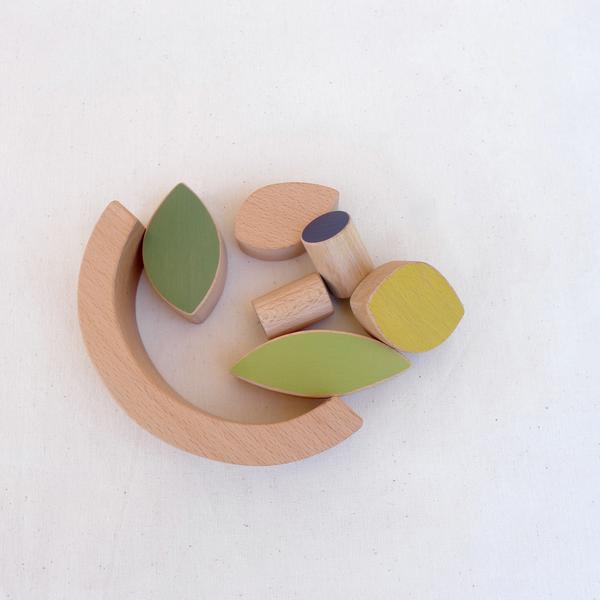 The Wandering Workshop Leaves Blueberries Balancing Stacking Toy 2.JPG