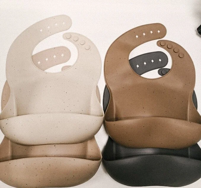 speckled-silicone-baby-feeding-bib.JPG