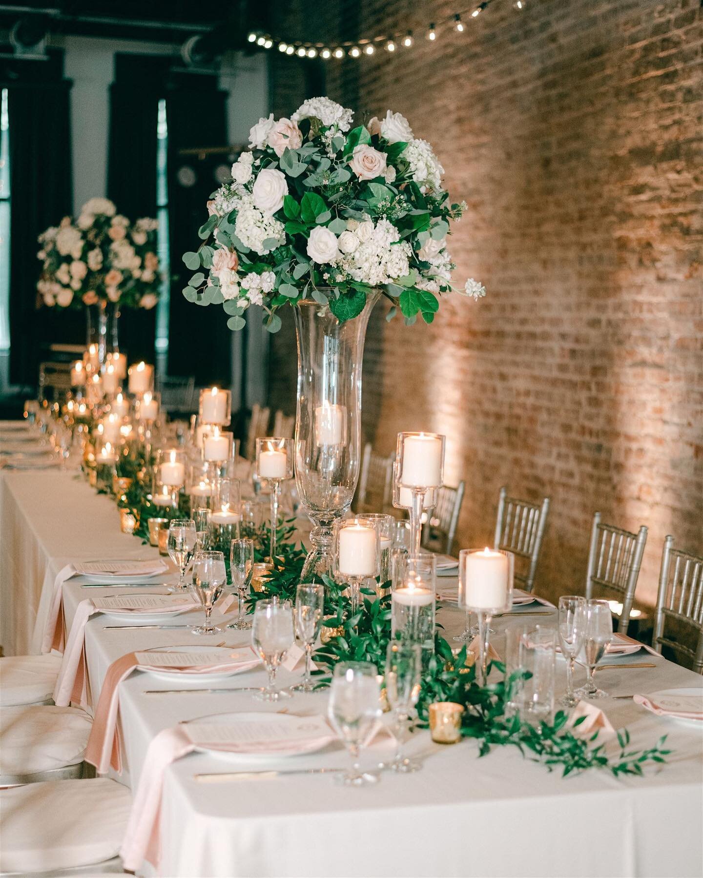 Happy December! 🎄 We're in the midst of holiday events, year-end weddings, and preparing for 2023. What does 2023 have in store for you?

Planner: @simplyevents
Photographer: @brittanybaysphotography
Cinematographer: @elegantproductionsfilm
Florist: