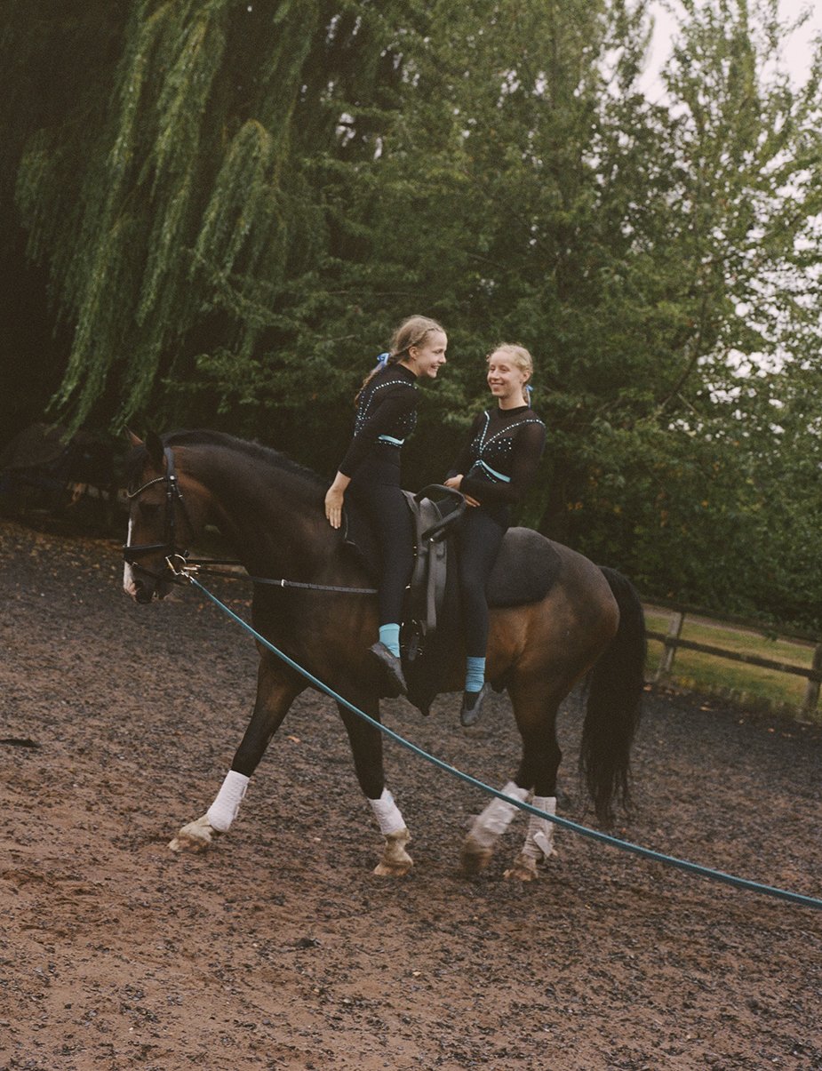 2DM_MGMT_PH_BM_250719_HORSEGIRLS_001.jpg