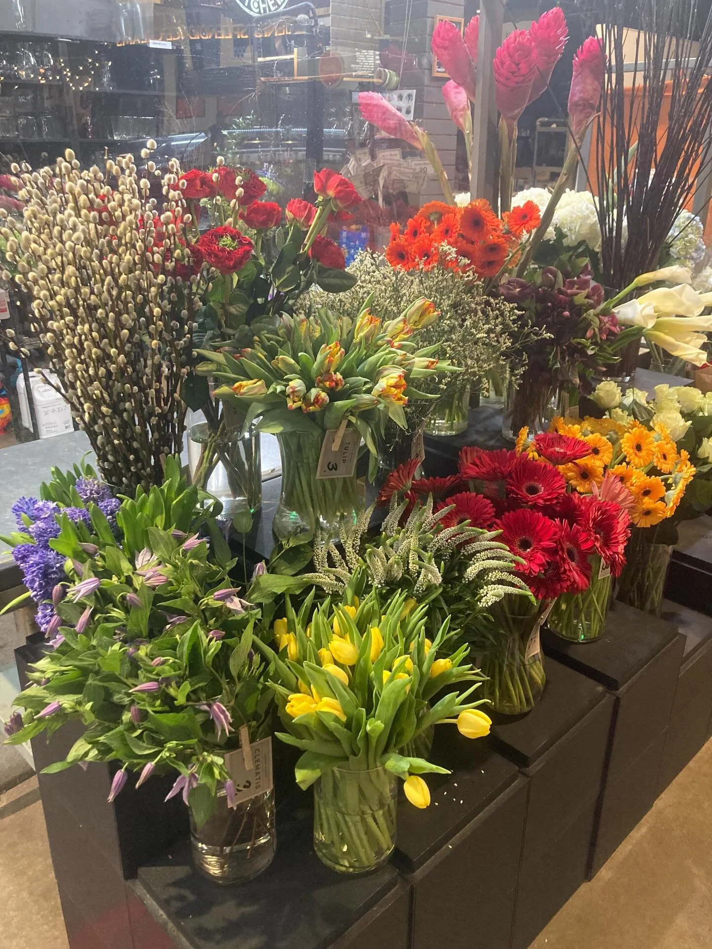 This week&rsquo;s BLOOM BAR 🌷

We are manifesting spring!