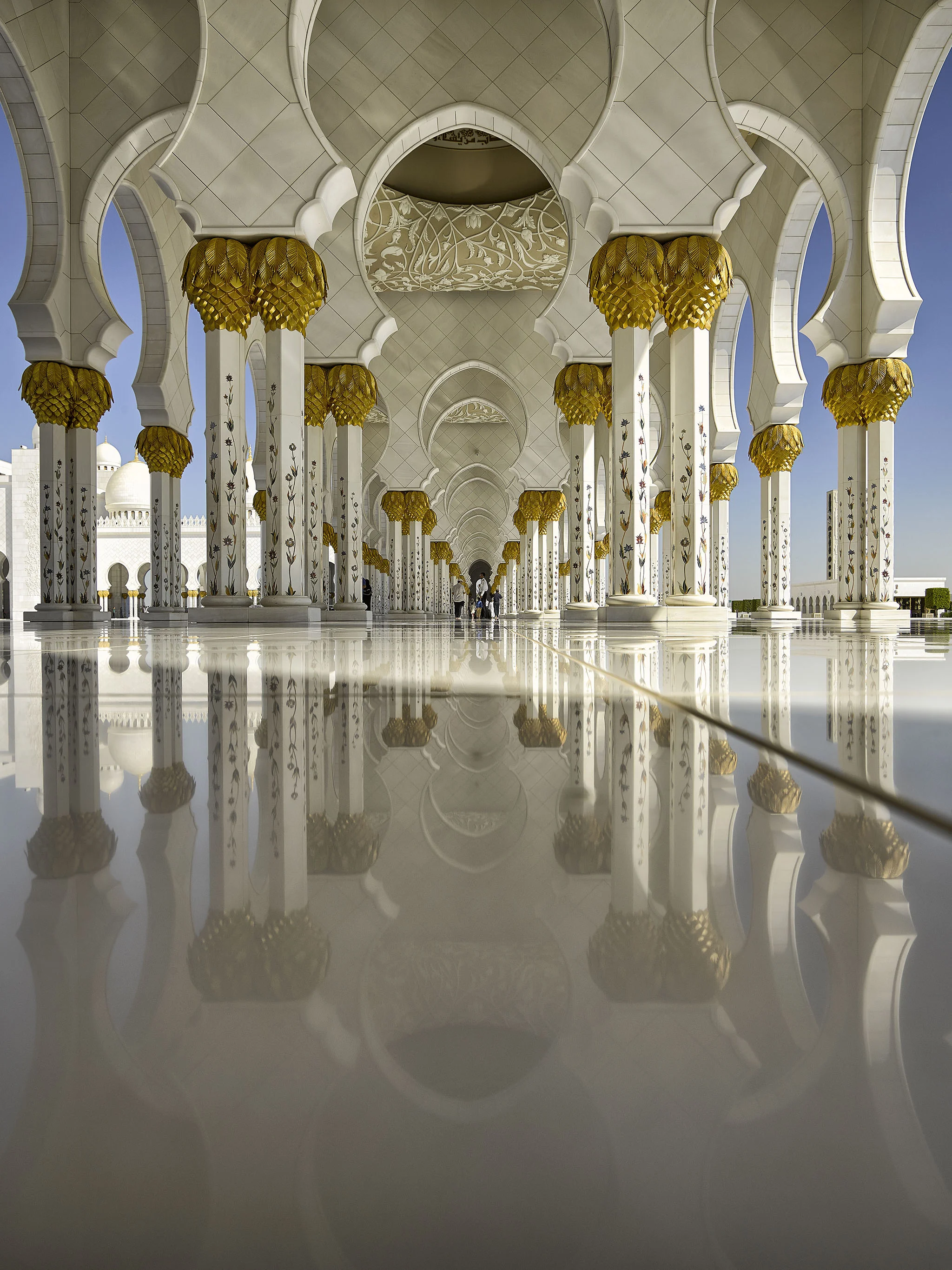HDR_5_Moschee_Flucht Vertikal_Abu Dhabi_Sheikh Zayed Mosque_Emmirates_Architecture_Frank_Jagow_Photography_Munich_Germany.jpg
