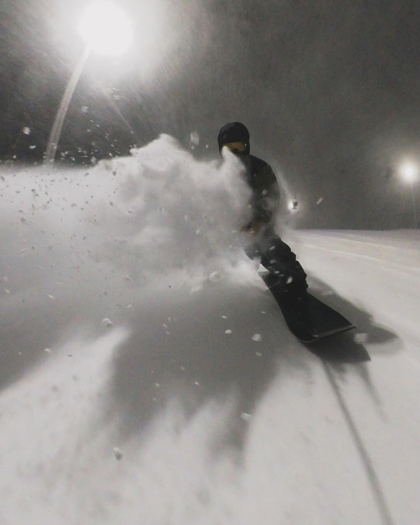 Windy, yes it was. And snowing. 
&bull;
Always go.
&bull;
@boltonvalley 
&bull;
#woodcarver 
#snowboard 
#madeforturning 
#fasterthanyou 
#premium 
#handmade
#original 
#shapes
#alwaysgo 
#snowboarding 
#snow 
#life 
#lifestyle 
#powder 
#pow 
#livet