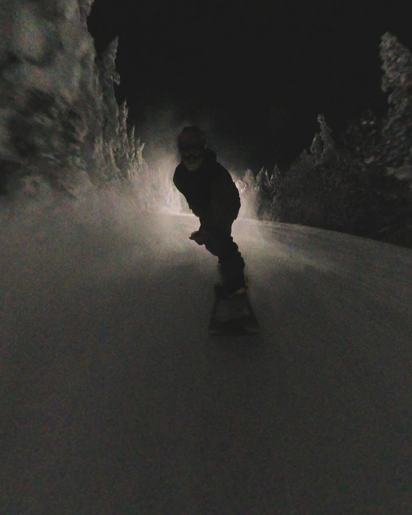 Tuesday night antics in the dark.
&bull;
Always fun. Always go! Snowboarding!
&bull;
@boltonvalley 
&bull;
#woodcarver
#snowboard 
#madeforturning 
#fasterthanyou 
#alwaysgo 
#snowboarding 
#premium 
#handmade 
#original 
#shapes 
#snow 
#life
#lifes