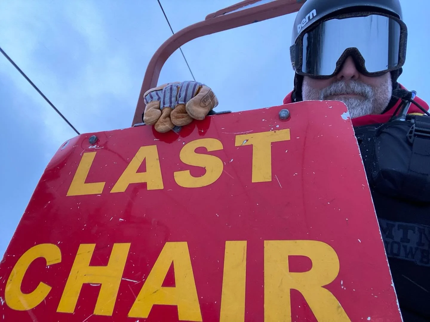 Last, last chair of 2025!
&bull;
Happy New Year!
&bull;
#woodcarver
#lastchair 
#happynewyear 
#lfg #letsdothis 
#prayforsnow