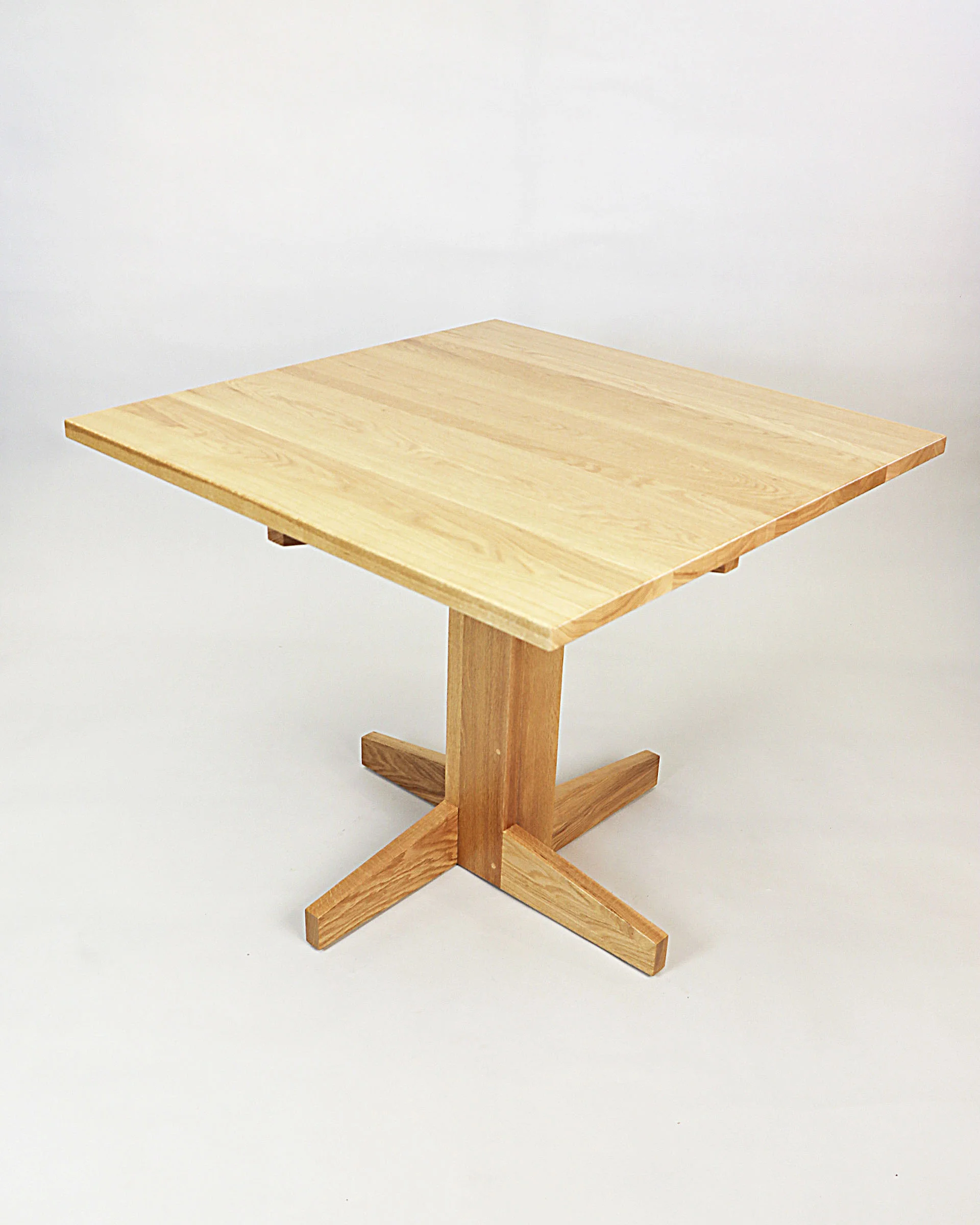 Table Minimalist1.jpg