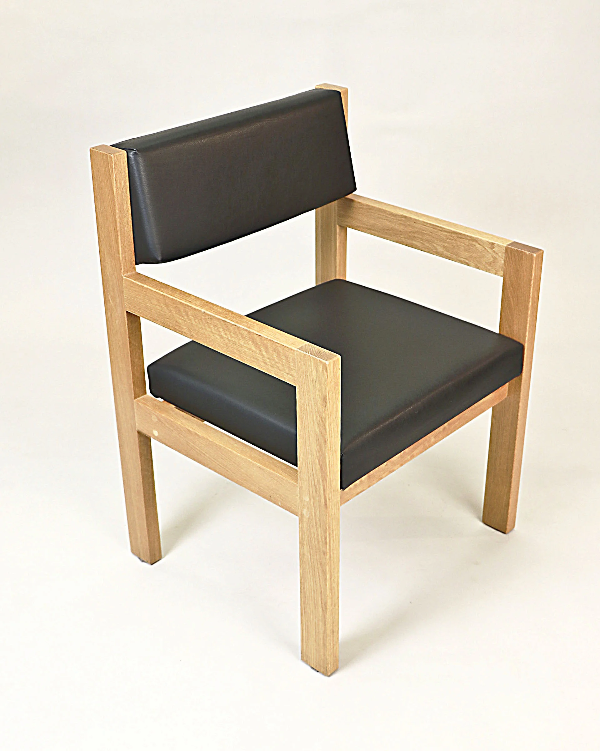 ArmChairLeather3.jpg