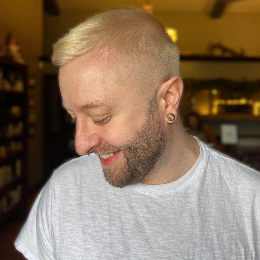 The only thing better than a fresh fade with @_mollyjanehair? A new, bold blonde hair color to go with it! Tag a friend who could use a fade and some fun color! 💈 ​​​​​​​​​

#knoxville #knoxvilletn #knoxvilletennessee #knoxvillehairstylist #knoxvill