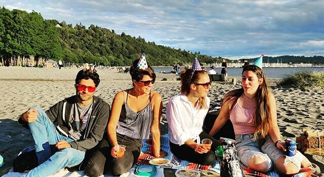 A happy birthday to Mo from the Harem 💘