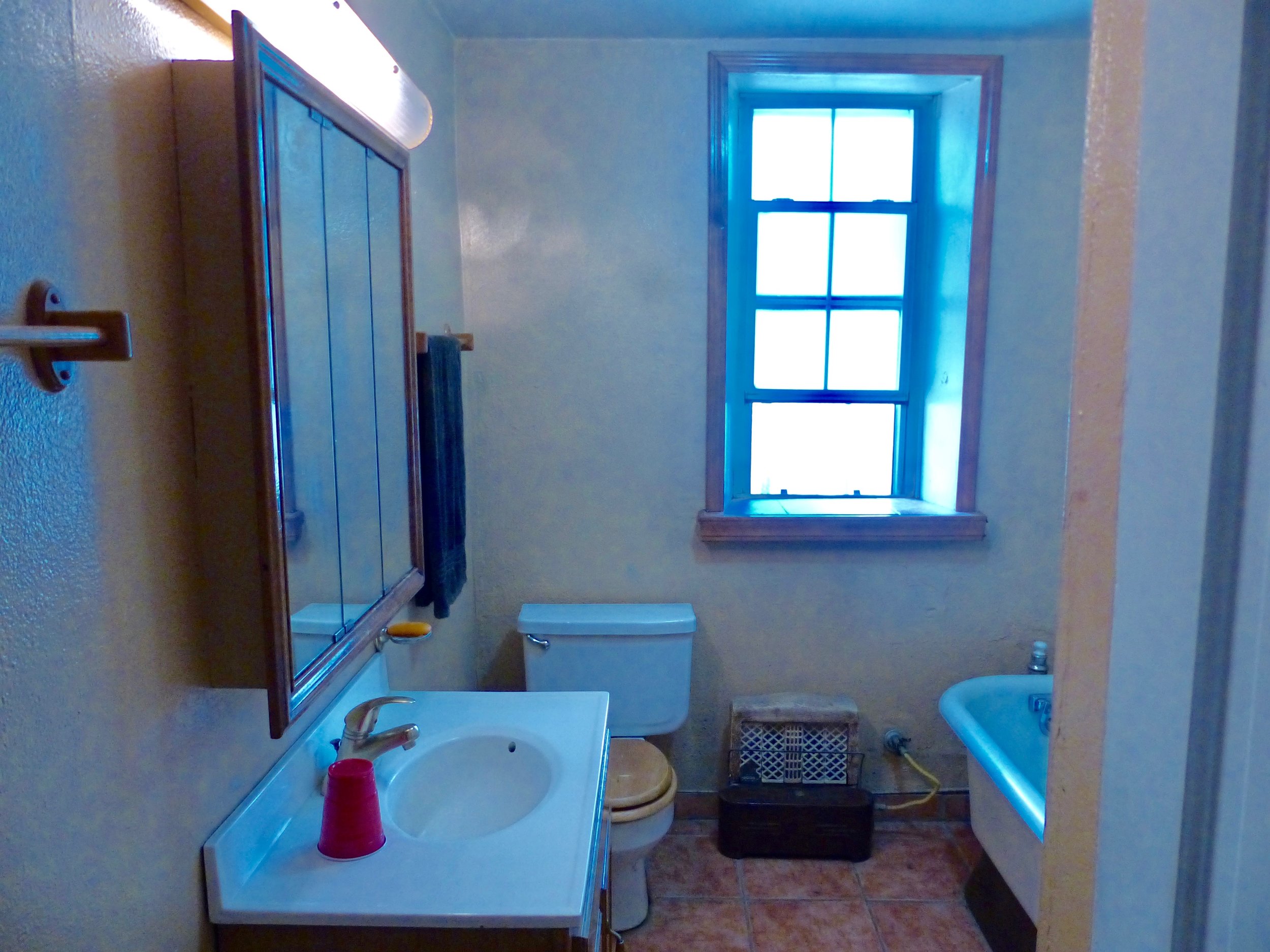 bathroom3.jpg
