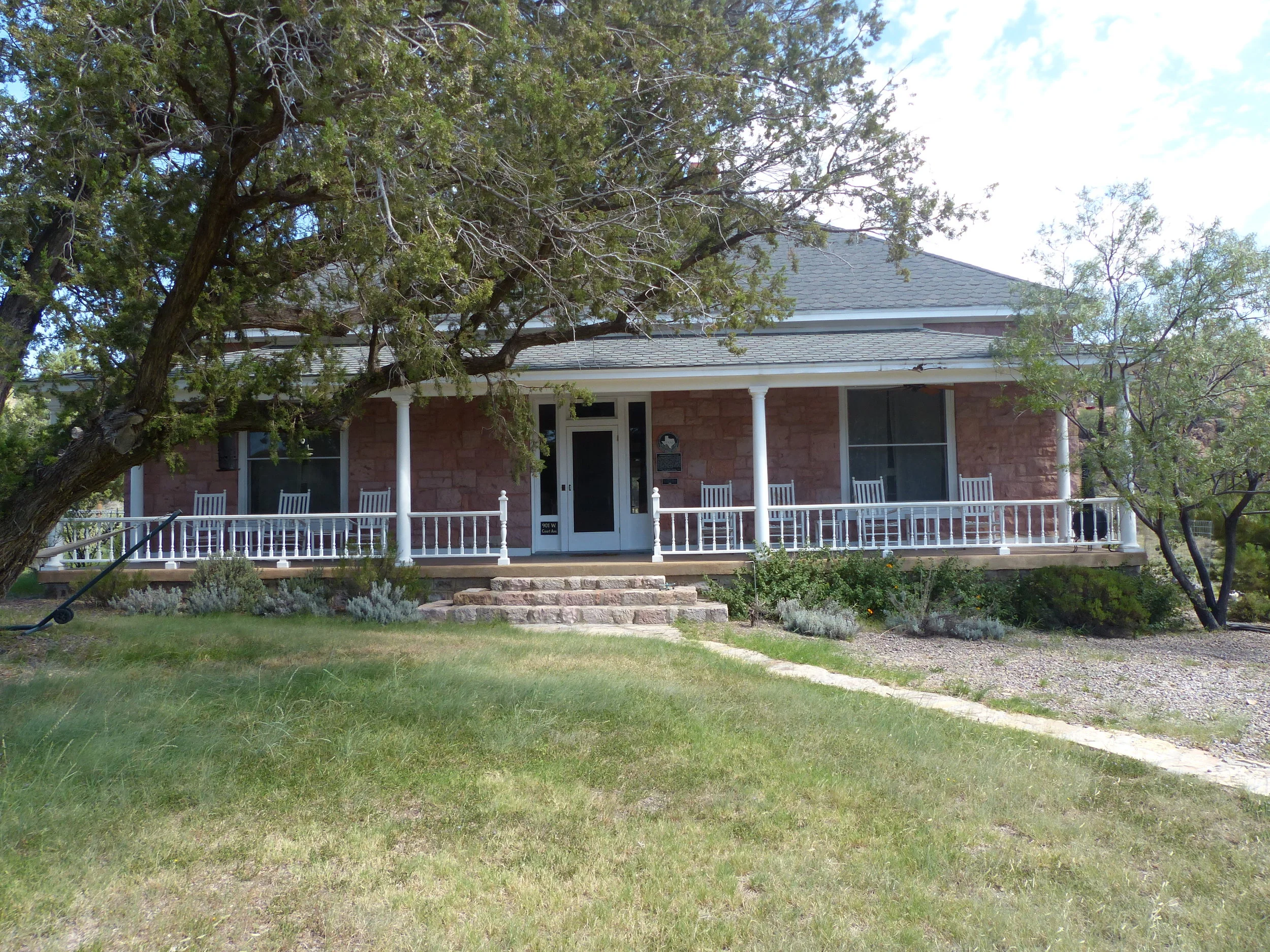 Front of house.jpg