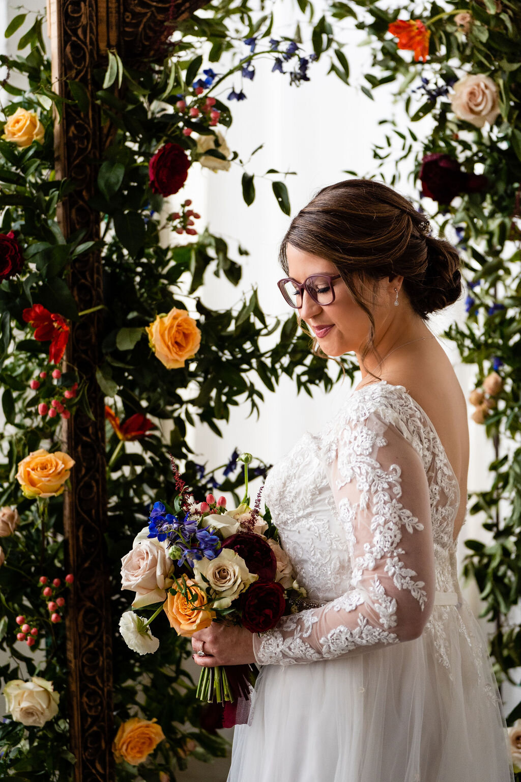 memphis-wedding-florist-venue-propocellar-blue-red-fall-november-table-flowers