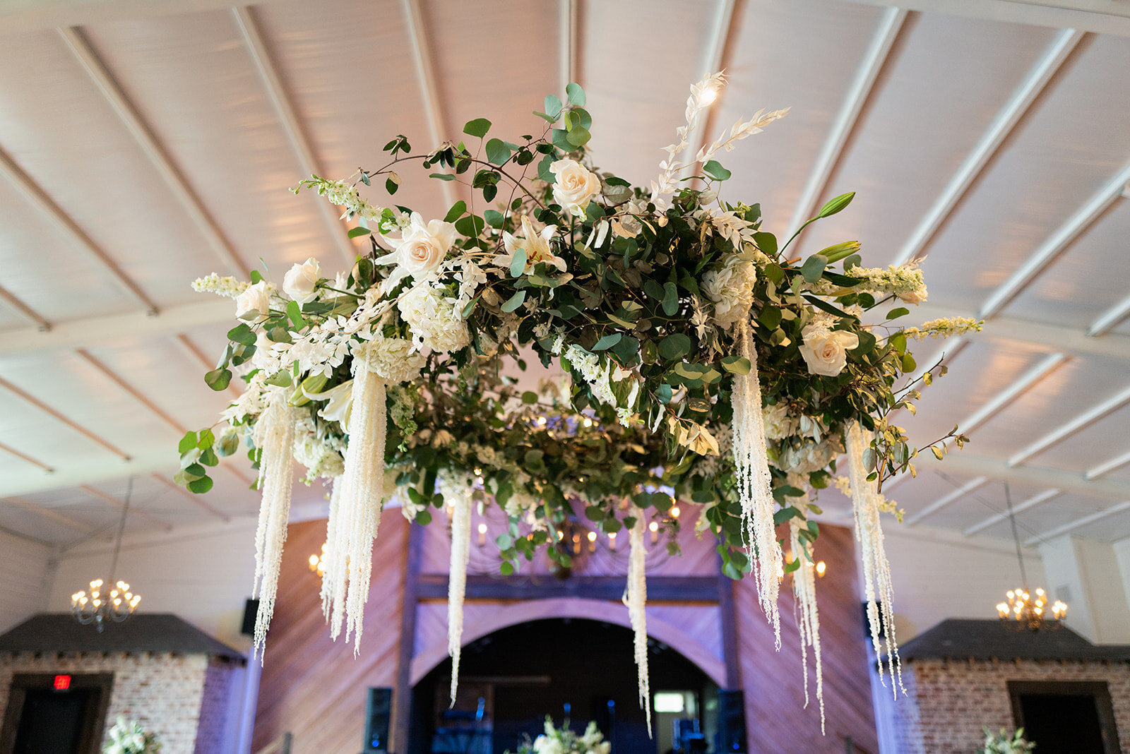 Jefferson-oxford-hanging-white-florals