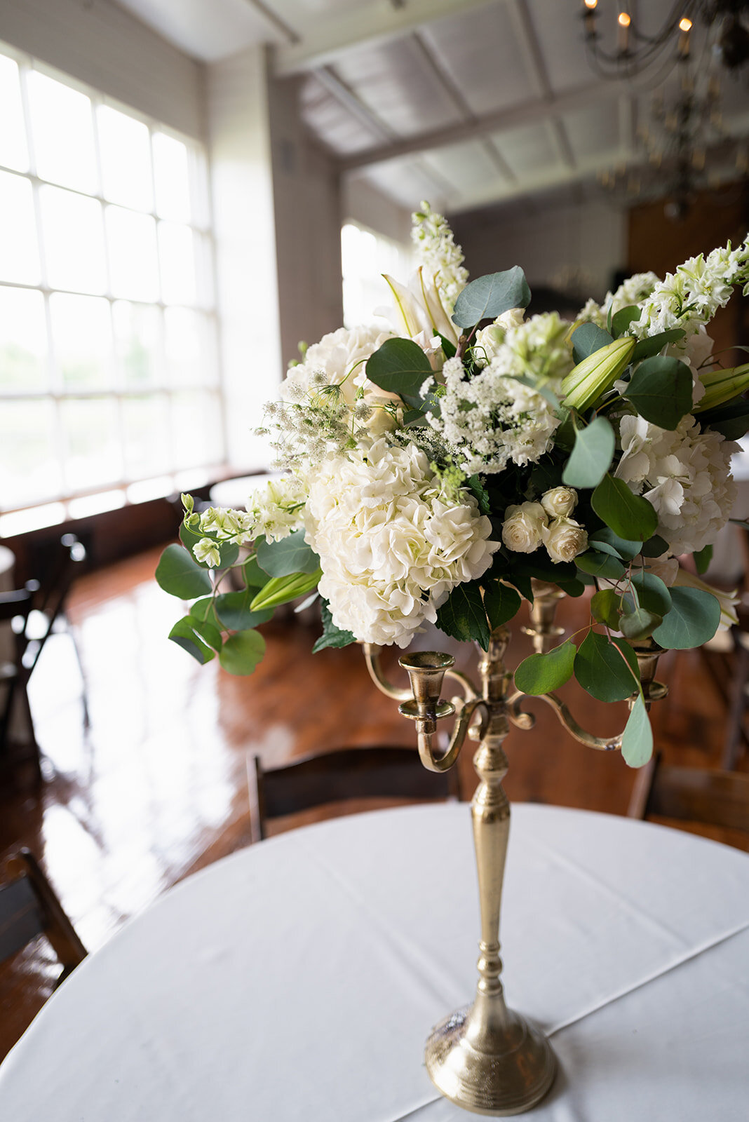 memphis-wedding-florist-venue-jefferson-oxford-white-green-hydrangeas-table-flowers