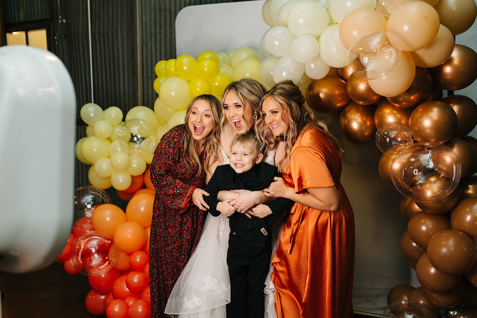 Memphis-event-planner-custom-balloon-arches-event-decor-memphis-wedding-photo-booth-Nashville-Photographer-Laura-K-Allen-photography-ILO-photo-booth-fall-wedding-ideas-custom-wedding-decor