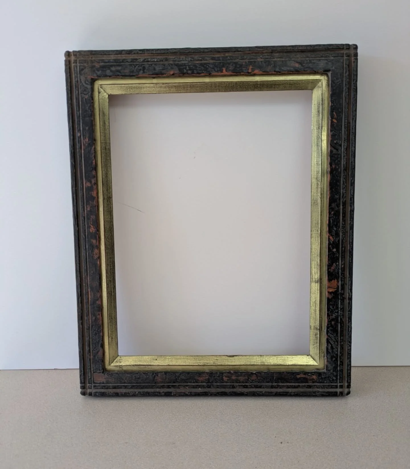 2 1/2&quot; width
16k in black textured
$280 + free shipping
12 1/2&quot; x 16 1/2&quot;
.
Comment below to enter drawing. Name is chosen via random generator in about 5 minutes and that person will have first dibs on purchasing