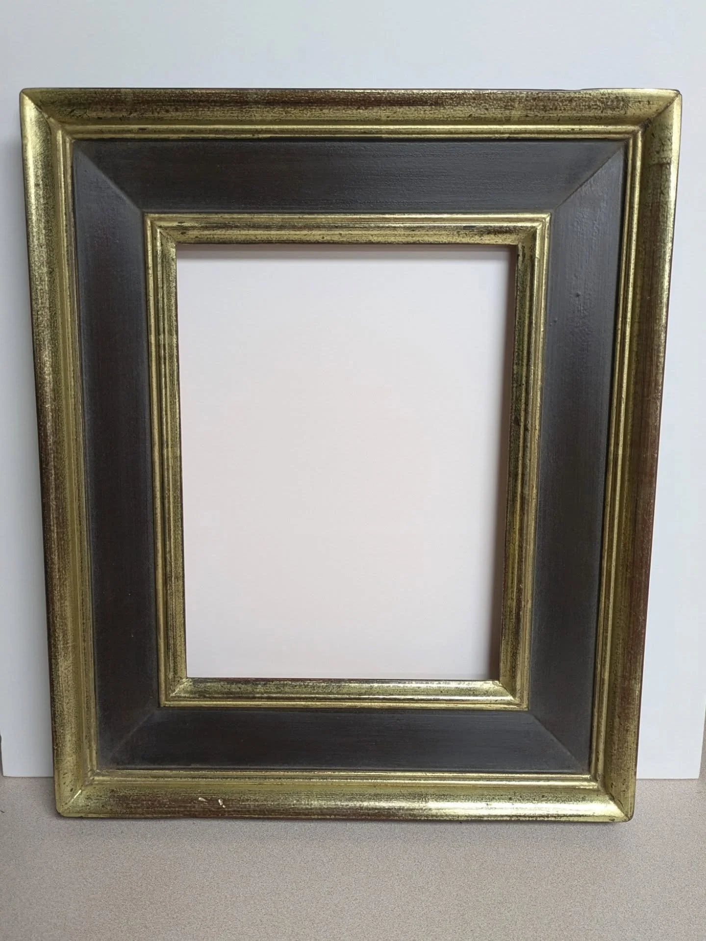 9x12
Coastal 3 1/2"
16k in and out umber
$278 + free shipping
.
Comment below to enter drawing. Name will be randomly chosen in about 5-10 min. Person drawn will have first dibs on purchasing the frame
