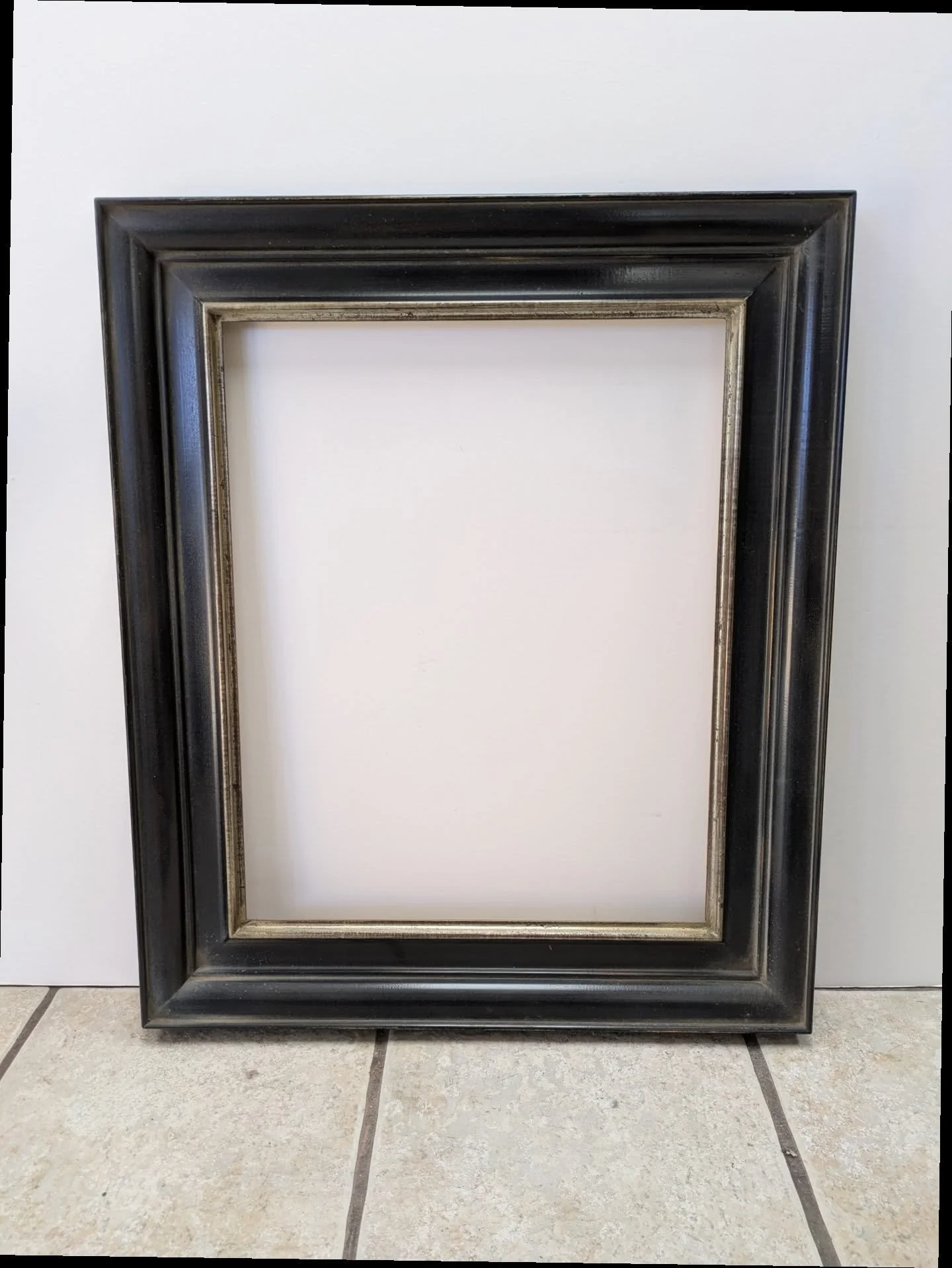 Territory 3 3/4"
12k in black 
16x20 
$350 + free shipping
.
Comment below if interested in purchasing frame. Name will be chosen in about 5 minutes