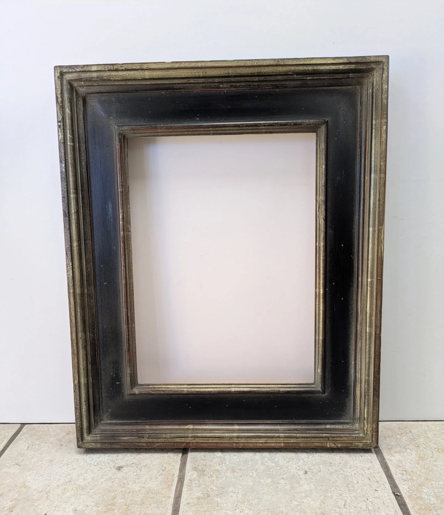 Monterey 4"
16k in and out black with blue tones distressed ( a lot more blue shows on sides)
12x16
$440 + free shipping
.
Comment below if interested in purchasing frame. Name will be chosen in about 5 minutes