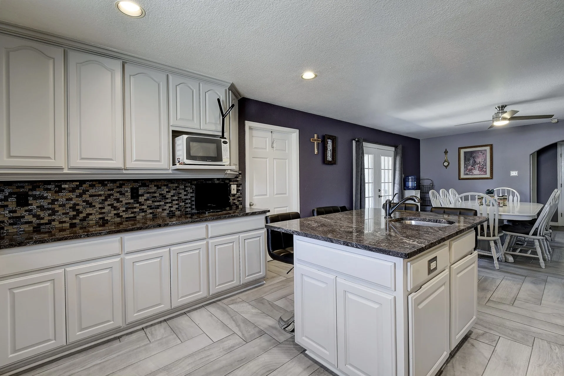 014-267595-Kitchen and Dining 008_6225485.jpg
