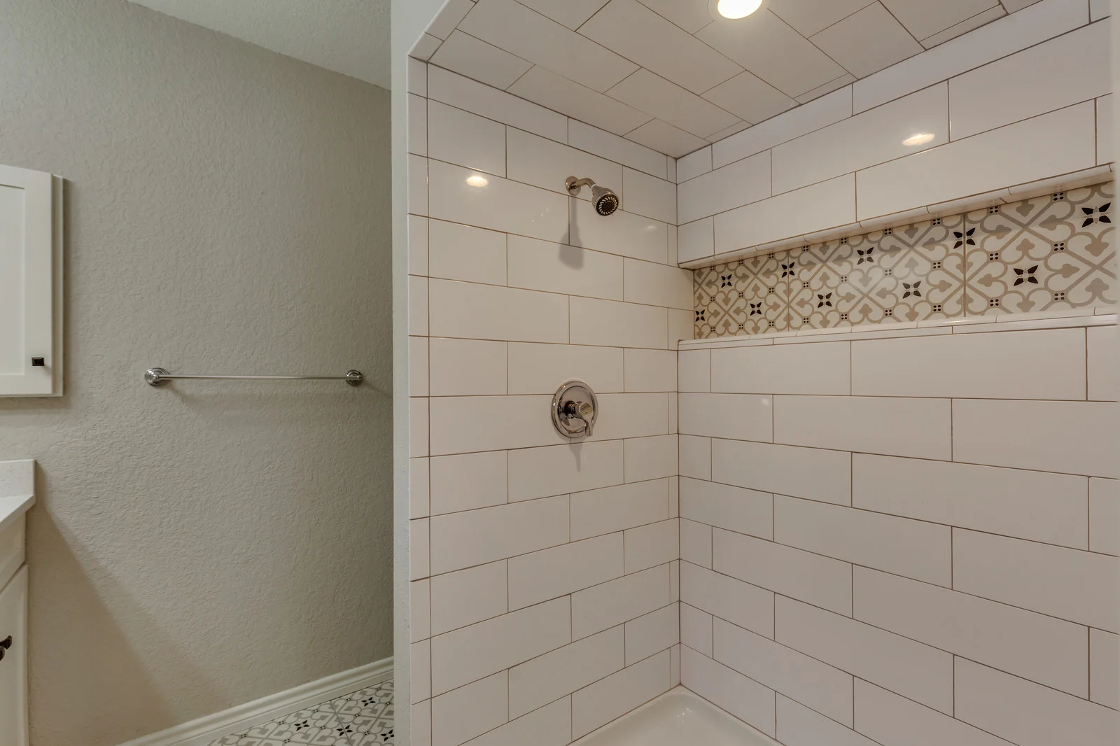 21_3743Chartwell121_mls.jpg