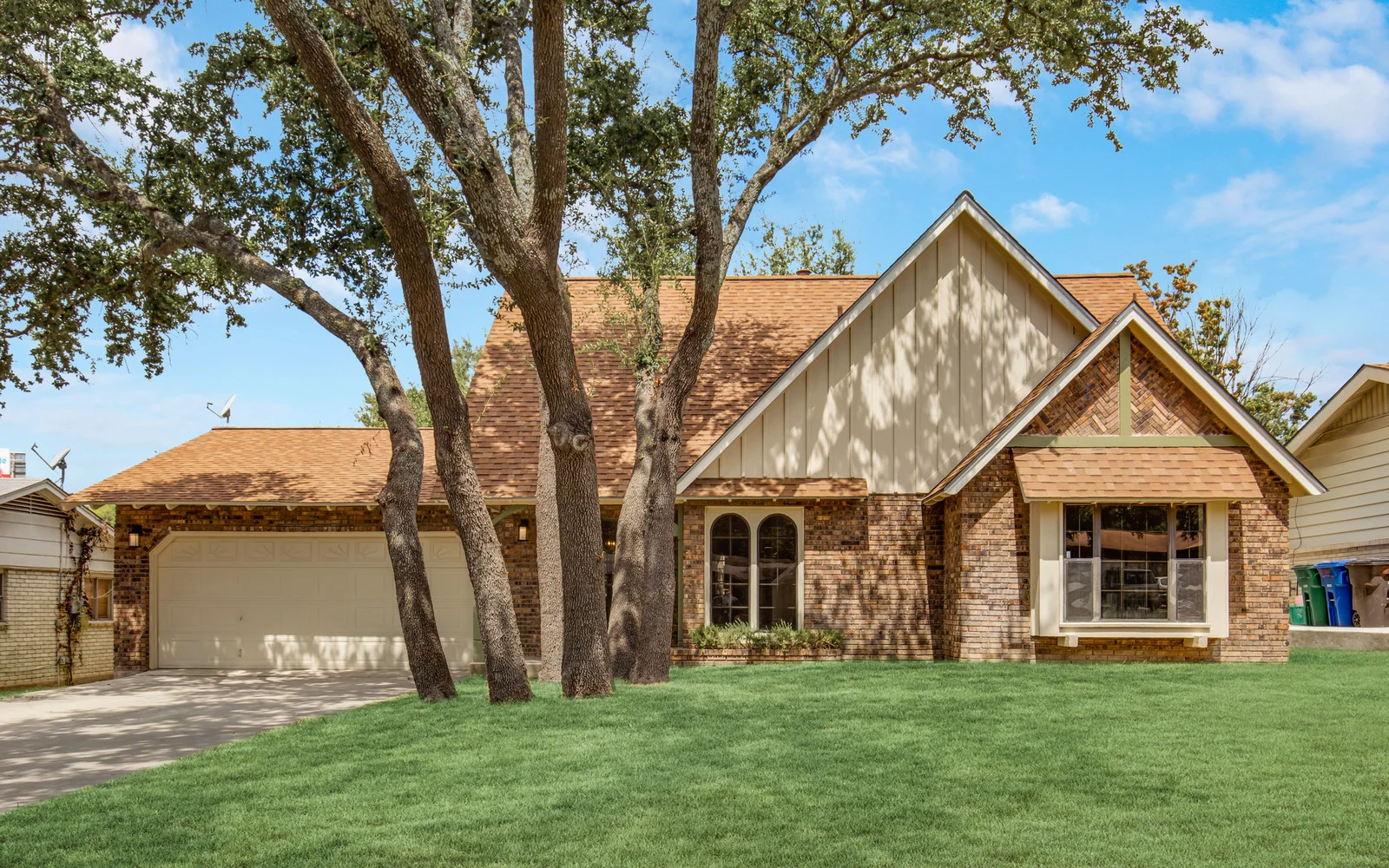 02_3743Chartwell102_mls.jpg