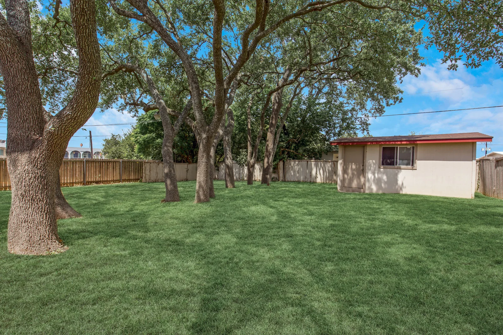 31_3743Chartwell131_mls.jpg