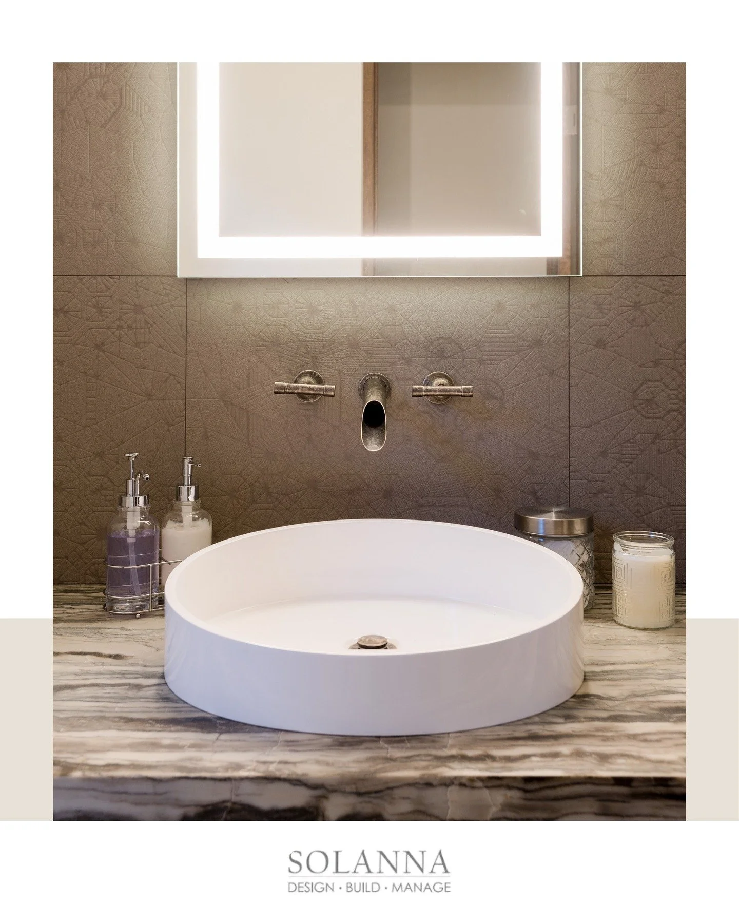 Bathrooms! Combining unique concrete wall finishes create extremely engaging spaces with dimensional textures. 

#kaza #annsacks #stonesource #concretetiles