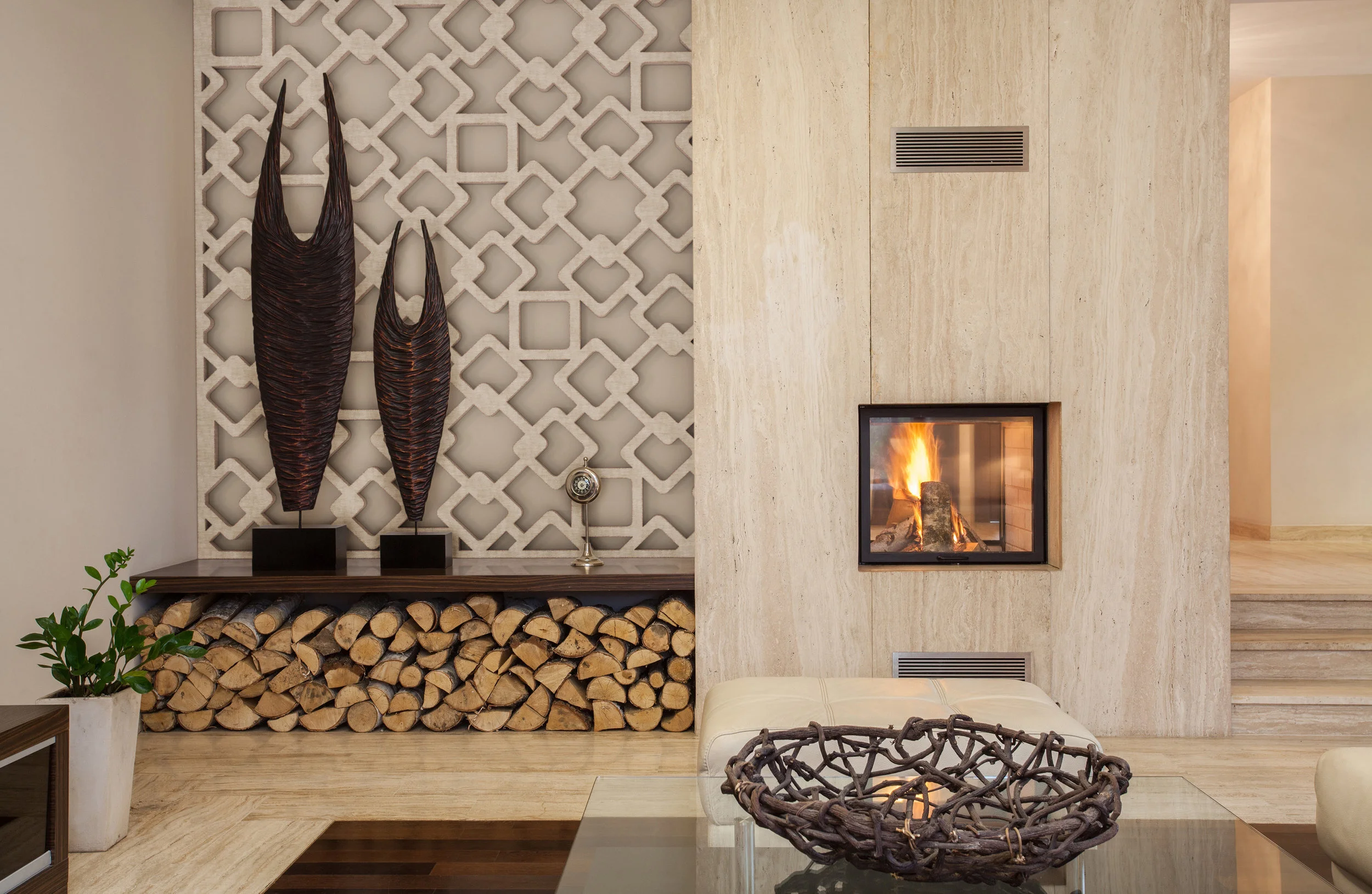 Walnut veneer with wood grain surface - Segovia Pattern 