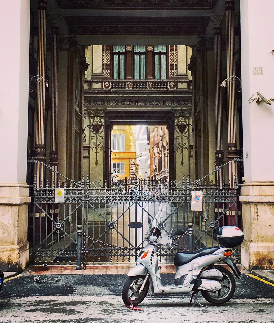 Vespas in Rome - 1-3.JPG