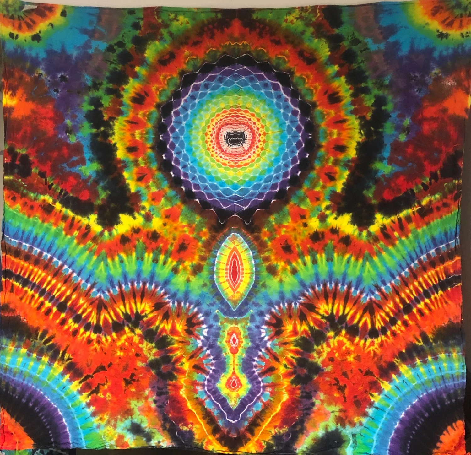 極美品　CROSS Jewelers Collection Tapestry 58”x58” Tapestry — Abstract Visionz Apparel
