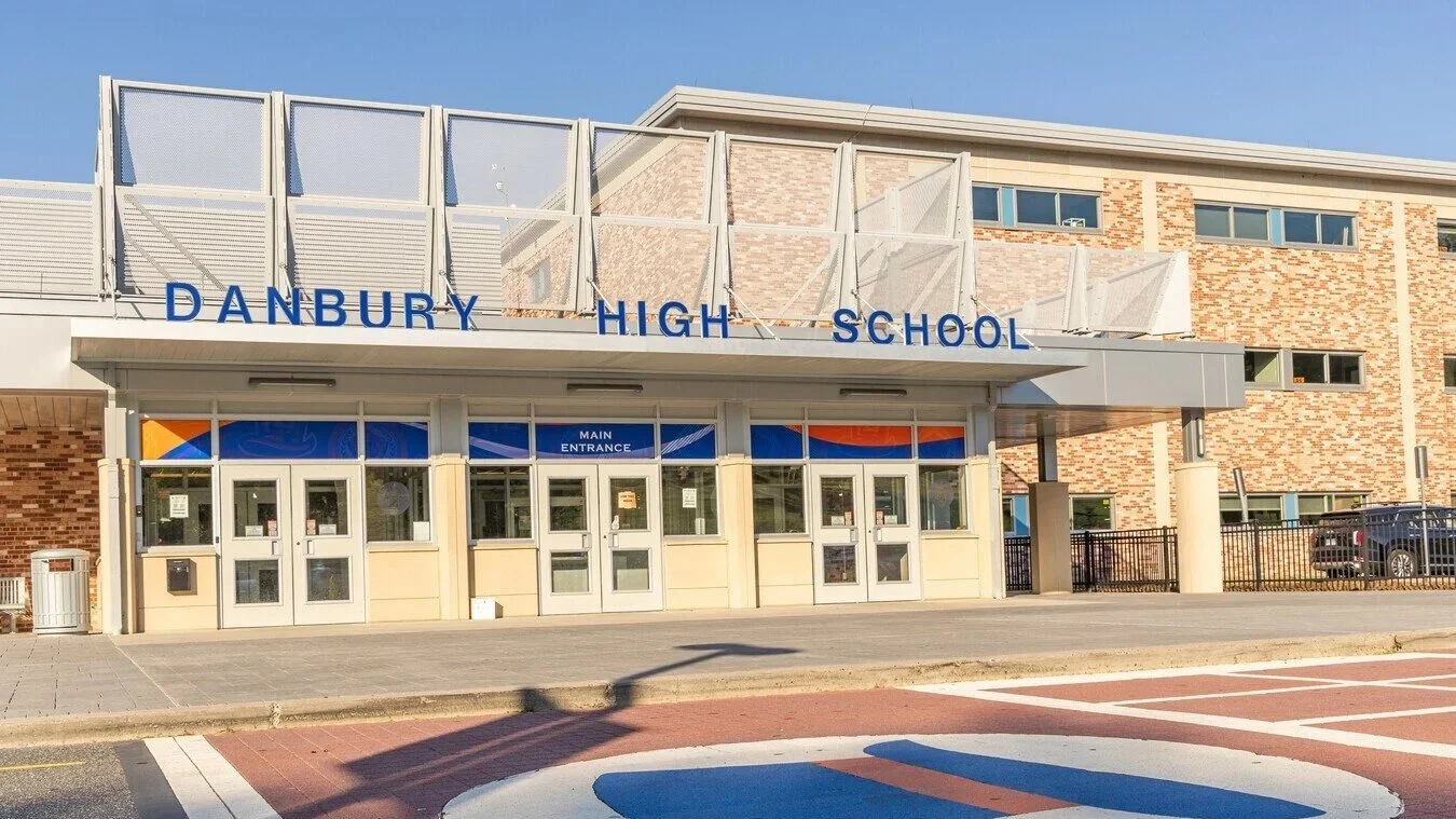 danbury-high-school-danbury-ct-primaryphoto.jpg