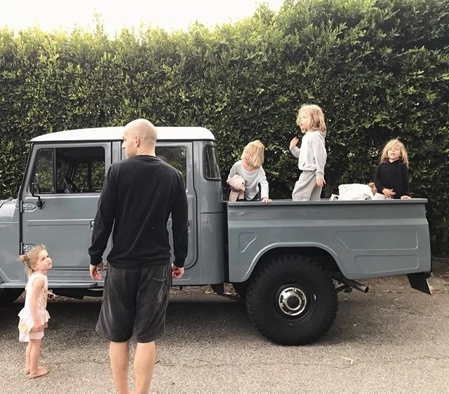 S U N D A Y / just hanging ๐