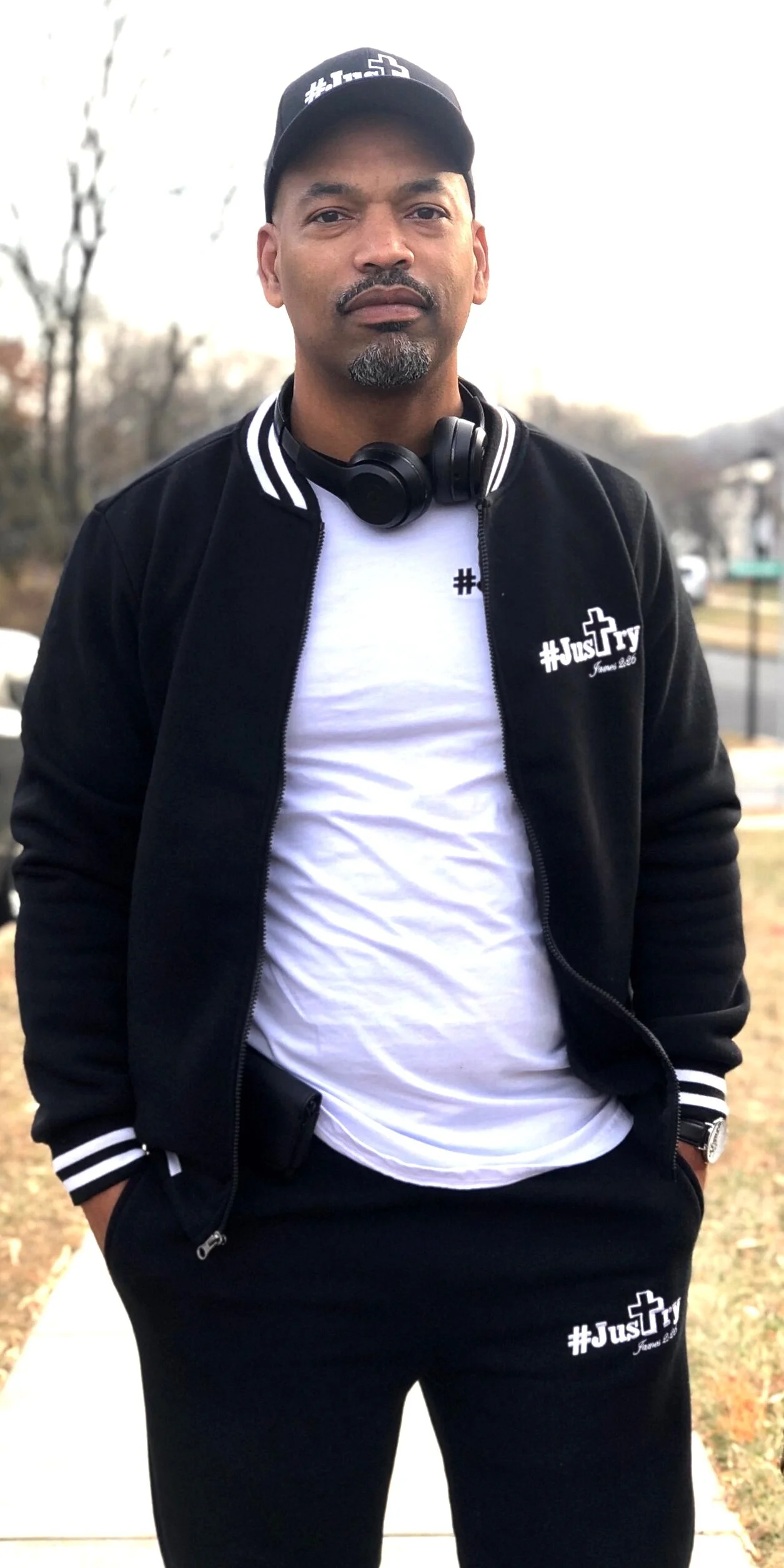 Black+and+White+jogger+2.jpg