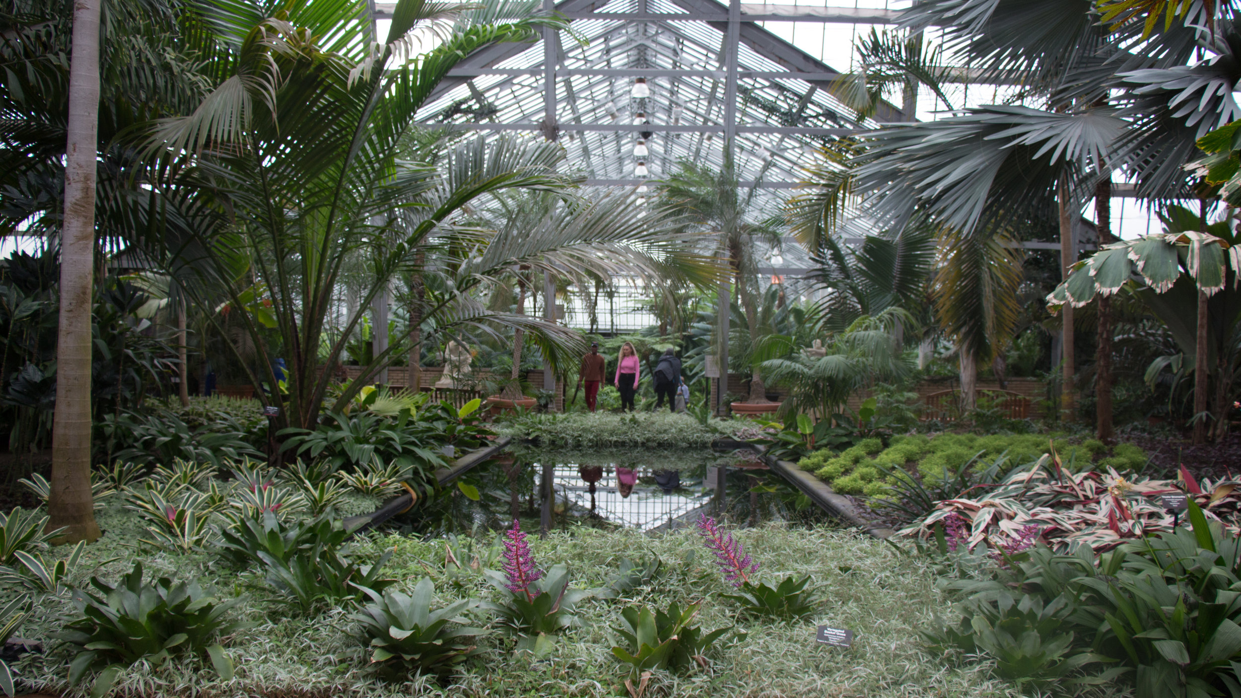  Entrance of Garfield Park Conservatory. 