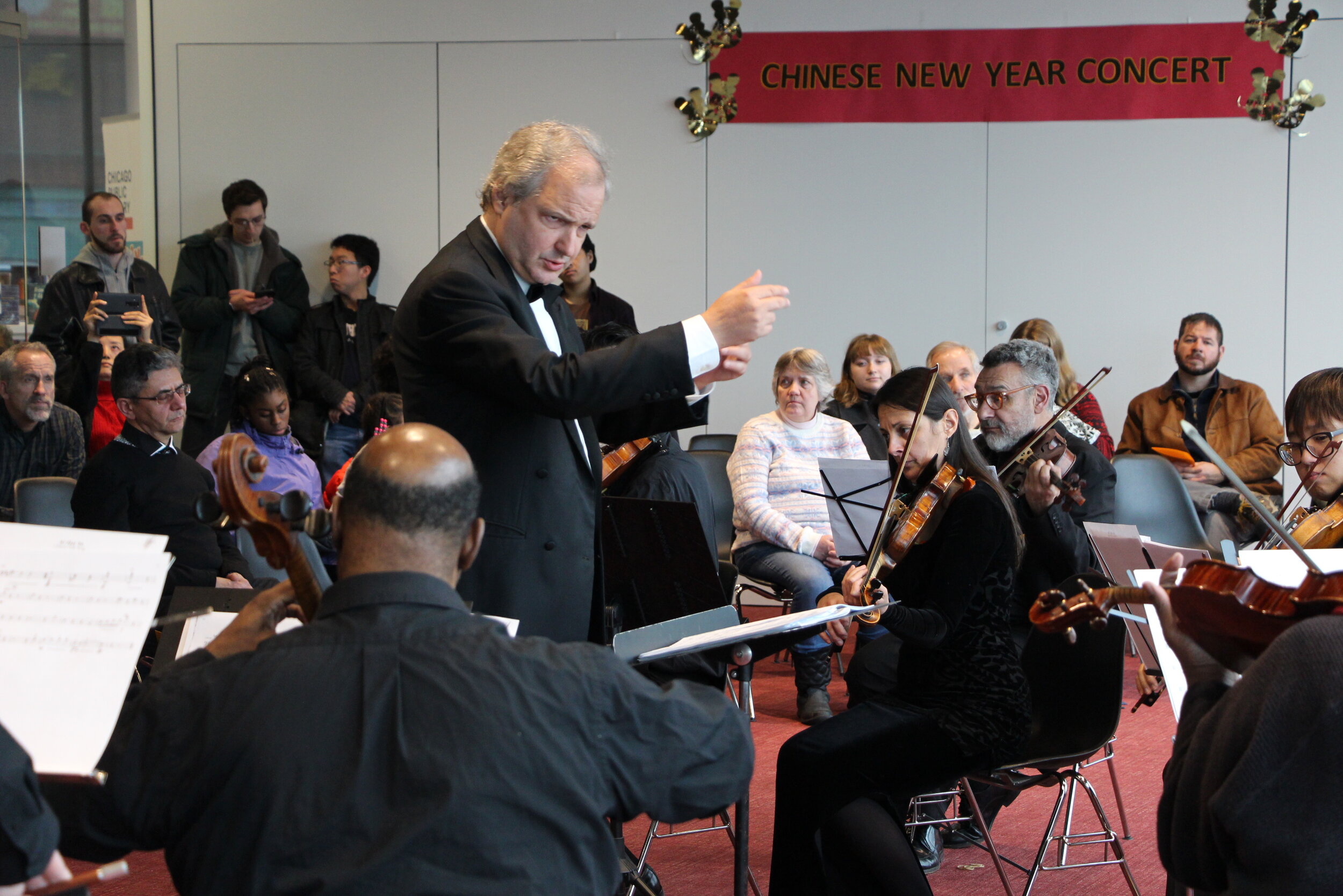  Philip Simmons conducts Lincolnwood Chamber Orchestra. Lincolnwood Chamber Orchestra became part of the AMF in 2002. 