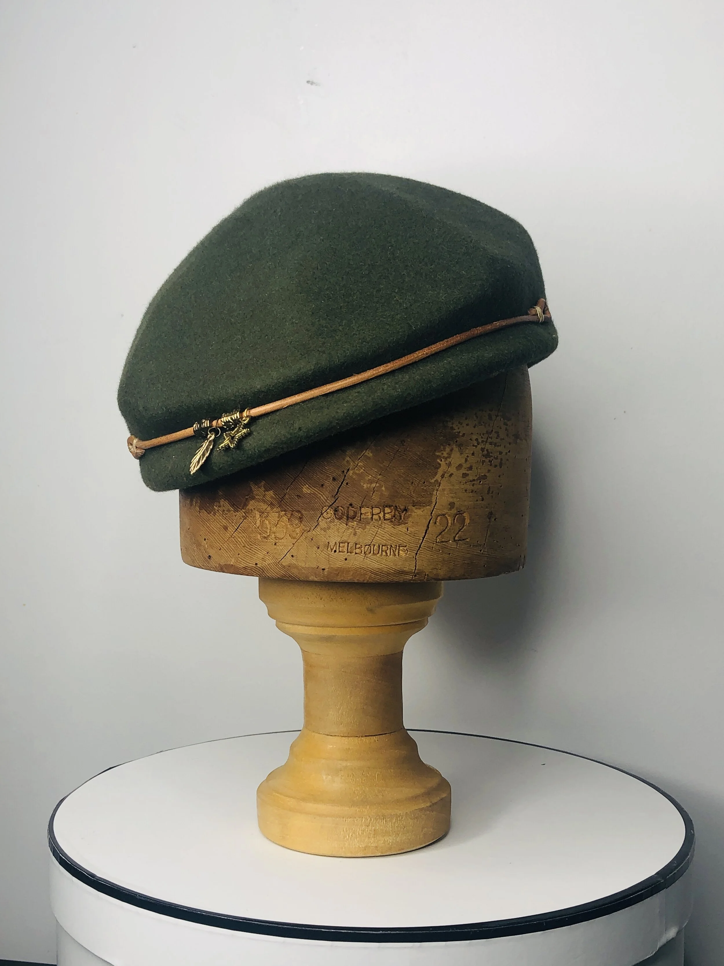 A classic and timeless style. Green Ascot Cap