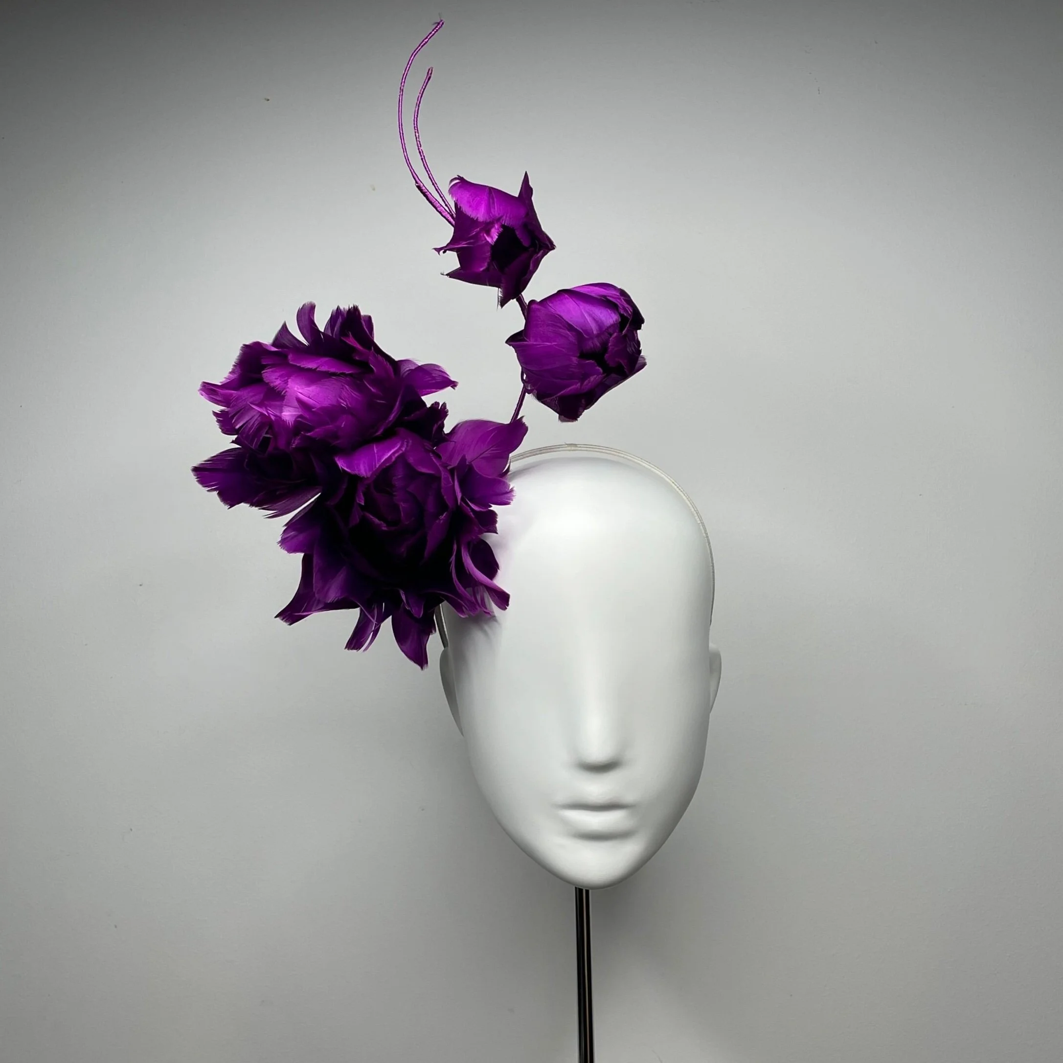 Perfect formed Feather flower hat.