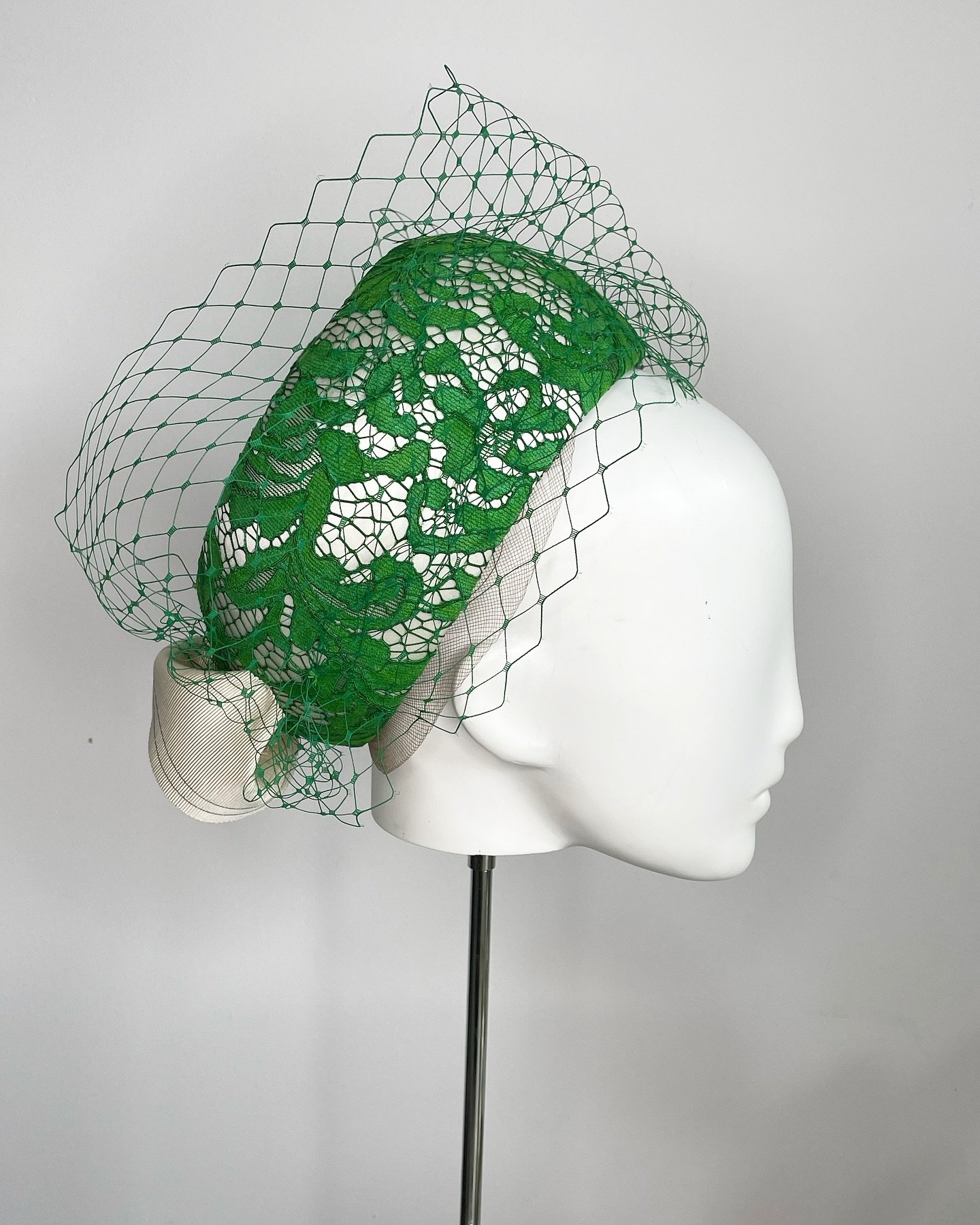 Channelling A Jackie - O in Green.

#greenhat ##millinery #hats #melbournemilliner #melbournecup #racehats #racefashion #hatsfortheraces #fashion #trend #headbands #fascinators #headwear