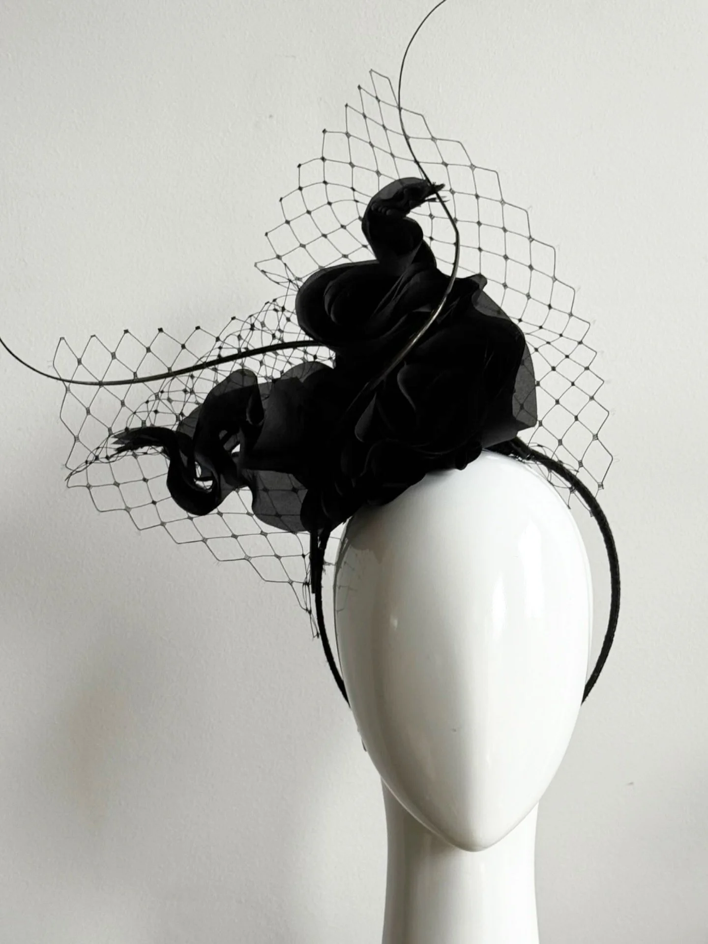 Effortless. Recently I got asked to re create this look. I have loved every bit minute of the revisit. 
#makinghats #blackhats #silkwaveheadpiece #melbournemilliner #hats #fascinators