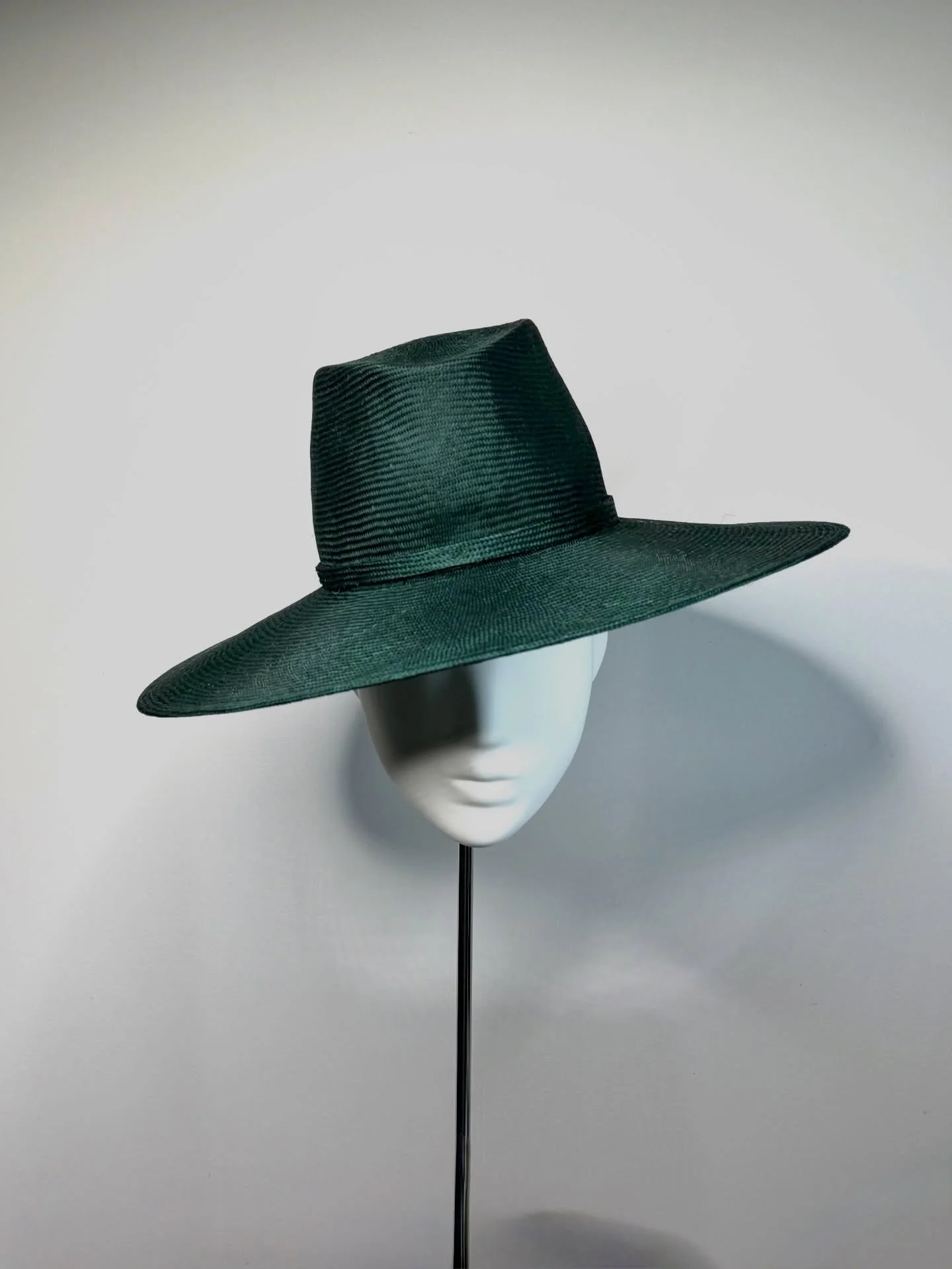 I love this colour. 

#hats #millinery #hatmaker #RoyalAscotHats