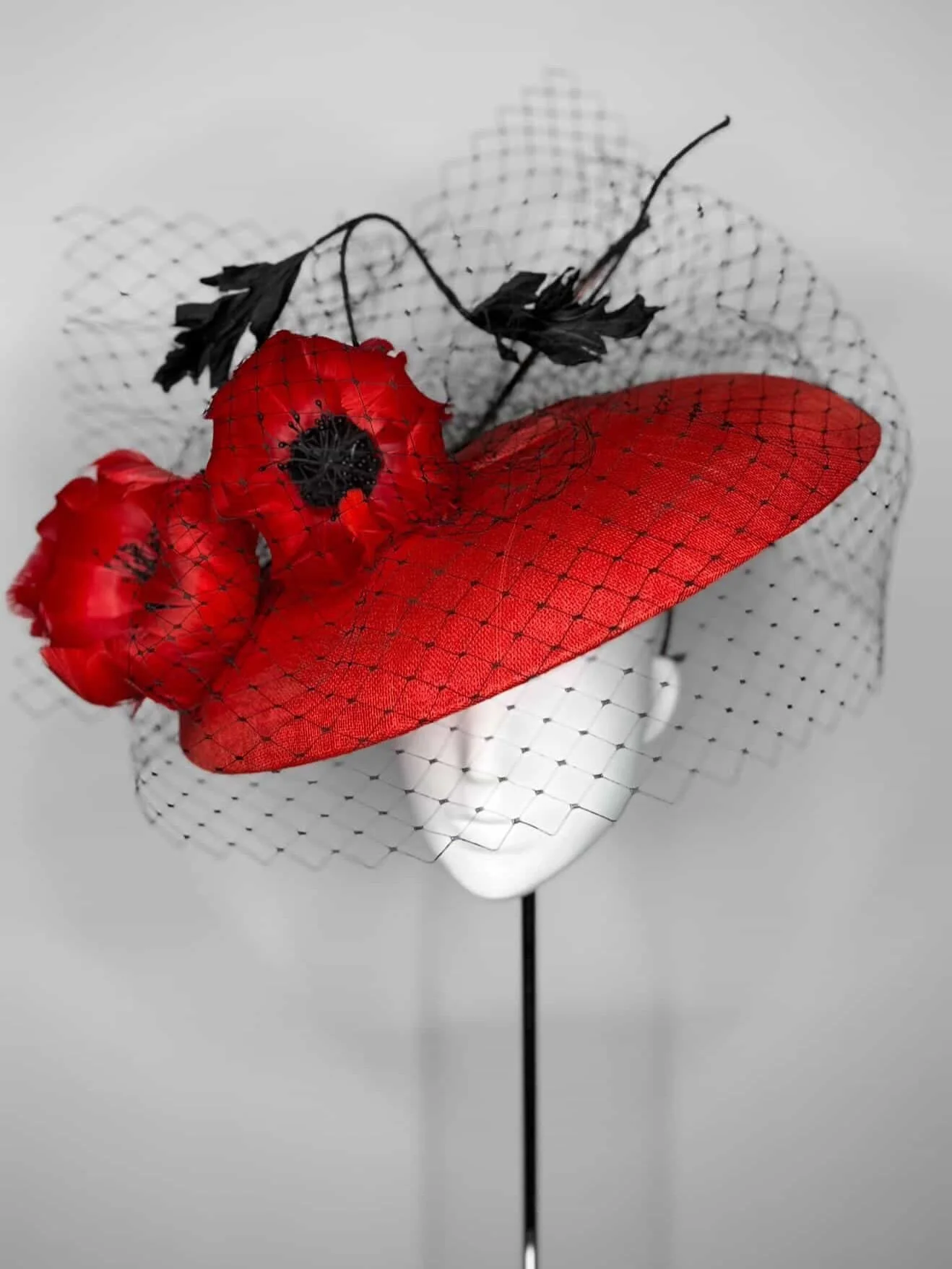 Embracing the boldness of red today! Here&rsquo;s a close-up of Linda&rsquo;s exquisite scarlet poppy hat, paired perfectly with a custom lapel flower for her husband. 

There&rsquo;s strength and passion that comes with wearing red.🌹&hearts;️🥰