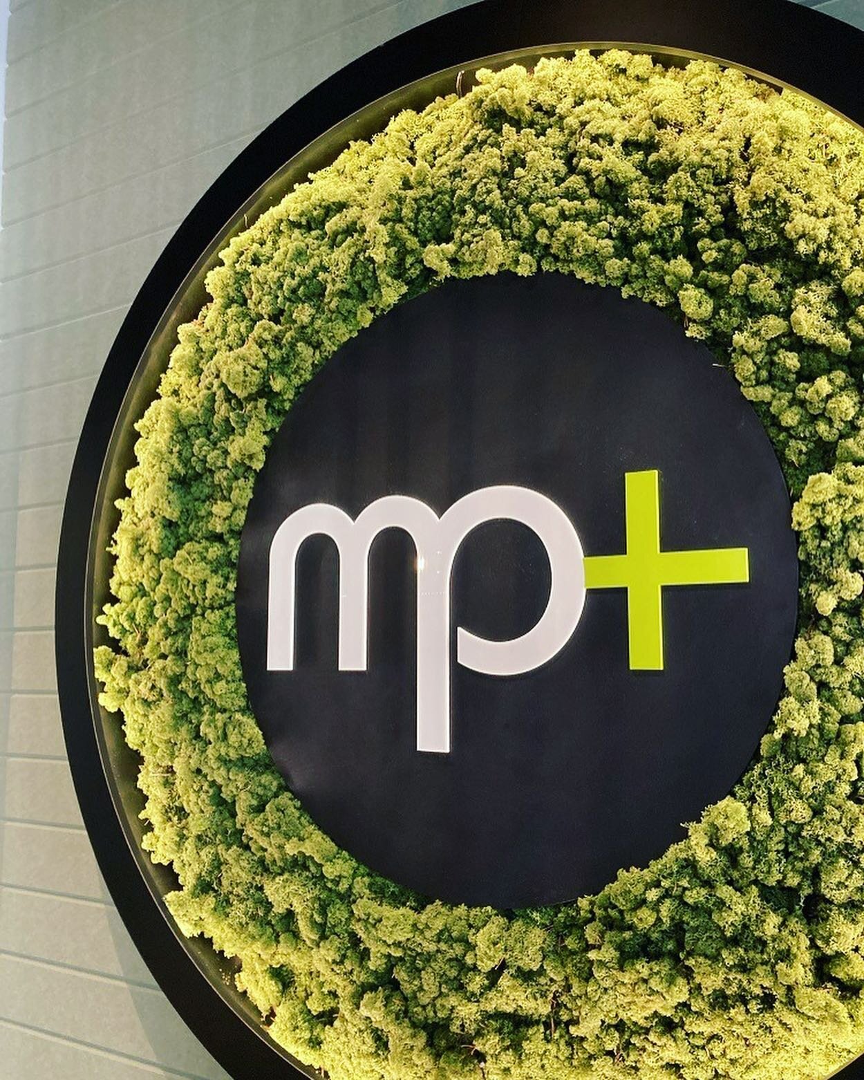 ❇️ How effective is this logo design incorporated into a Mosswall circle? 
❇️❇️❇️ 

✳️ Client: https://www.mckinleyplowman.com.au/ Accountants Perth

✳️ Design: @hubinteriorsaustralia 

#interiordesign #interior #mosswall #mosswallart #logodesigner #