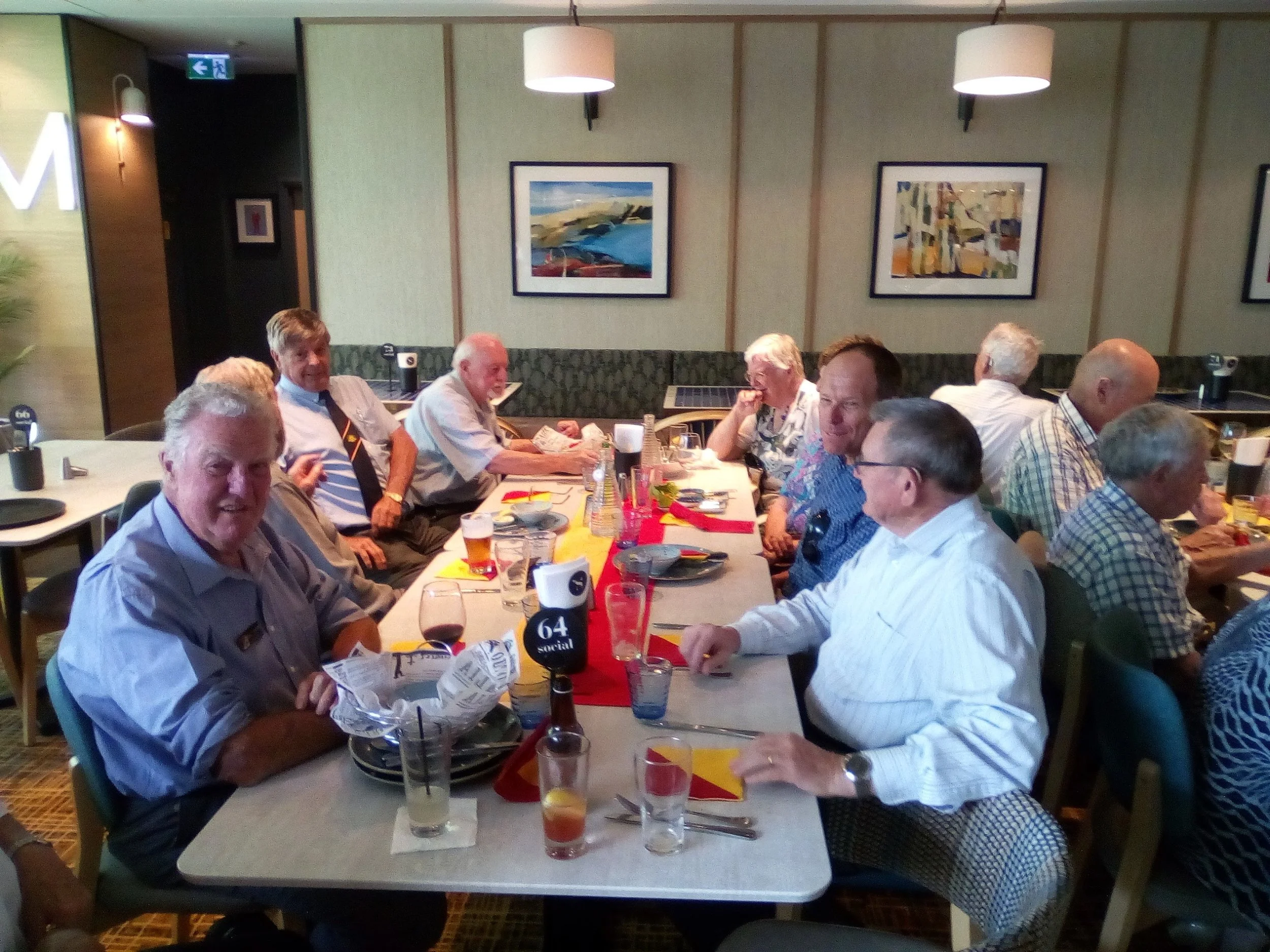 Lesley (just out of shot, sorry) & Rob Parkinson, John Warren (obscured) John Baines, Ian & Pat Docking, Steve Earles, Gordon Cole. (We need a better photographer!)