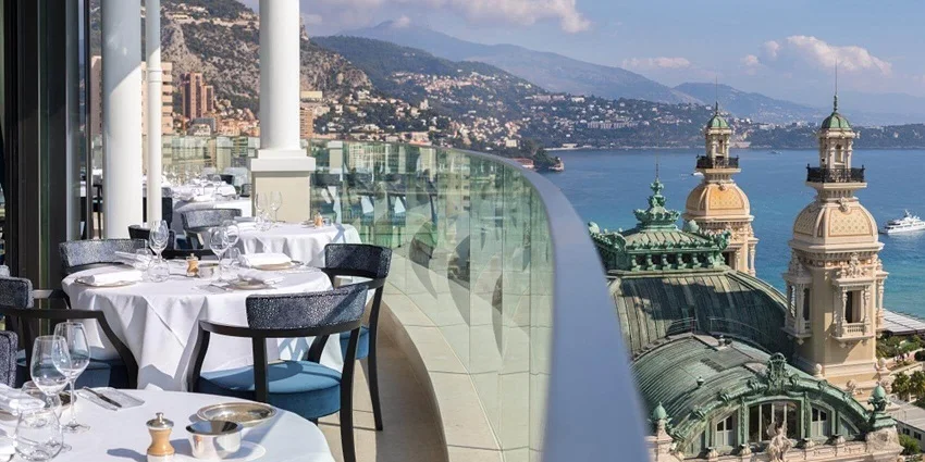 Located on the 8th floor of the Hôtel de Paris Monte-Carlo, Le Grill offers a magnificent panoramic view of the Mediterranean. The roof opens entirely, so diners can enjoy lunch in the sun and dinner under the stars on warm evenings.