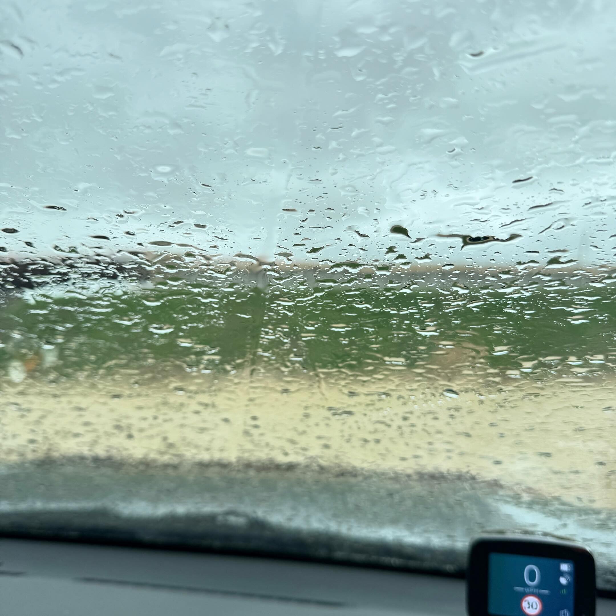 Not ideal weather for today's shoot🌧️!!
Good job we've a bean to cup coffee machine in the truck ☕️