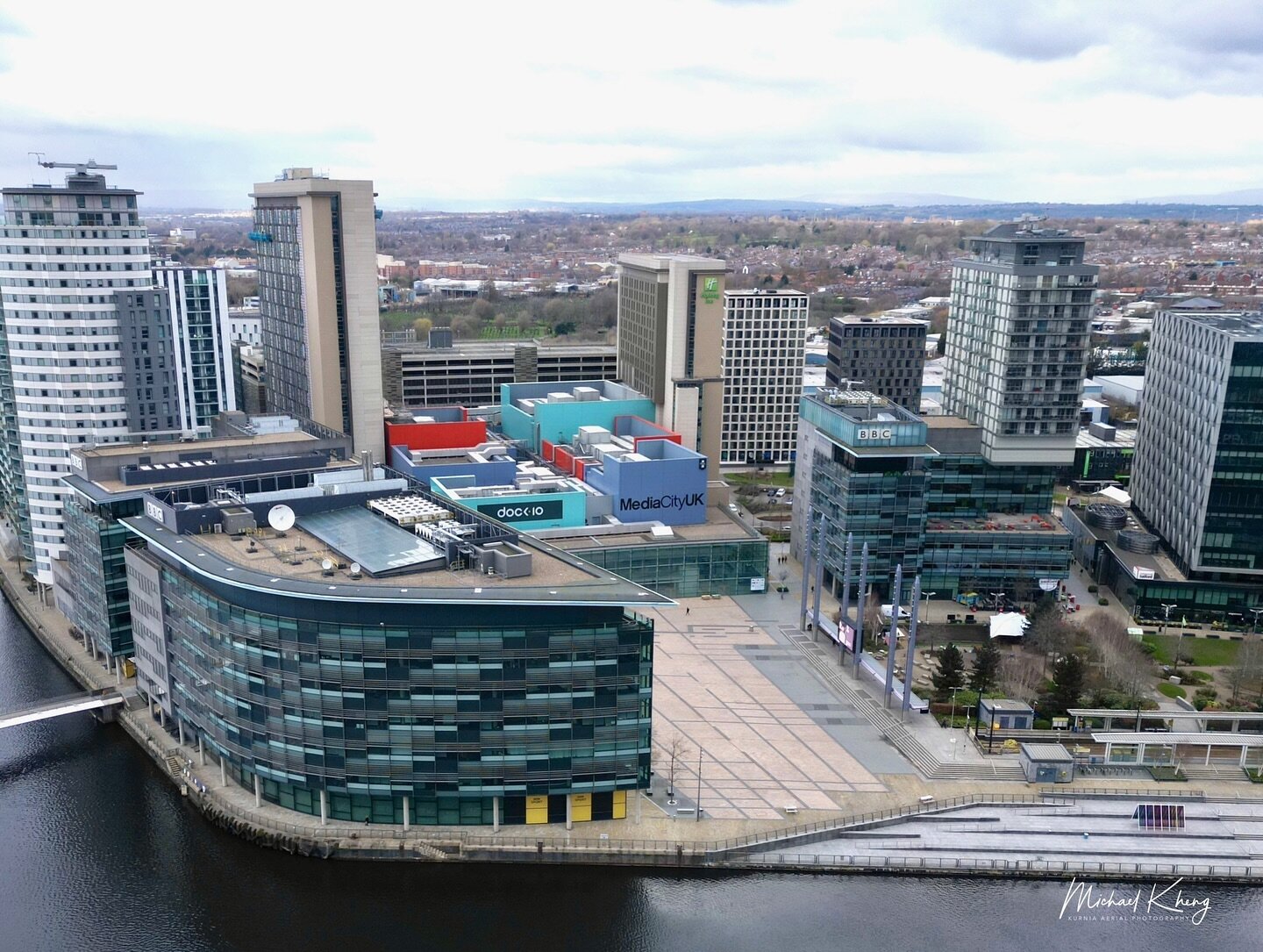 We love our trips to Media City doing what we do best, capturing stunning footage for our clients 🎥🎬

#thedroneman  #kurniaaerialphotography #DroneProduction #AerialProduction #DroneVideography #AerialFilming #DroneFilming  #DroneServices #DroneAdv